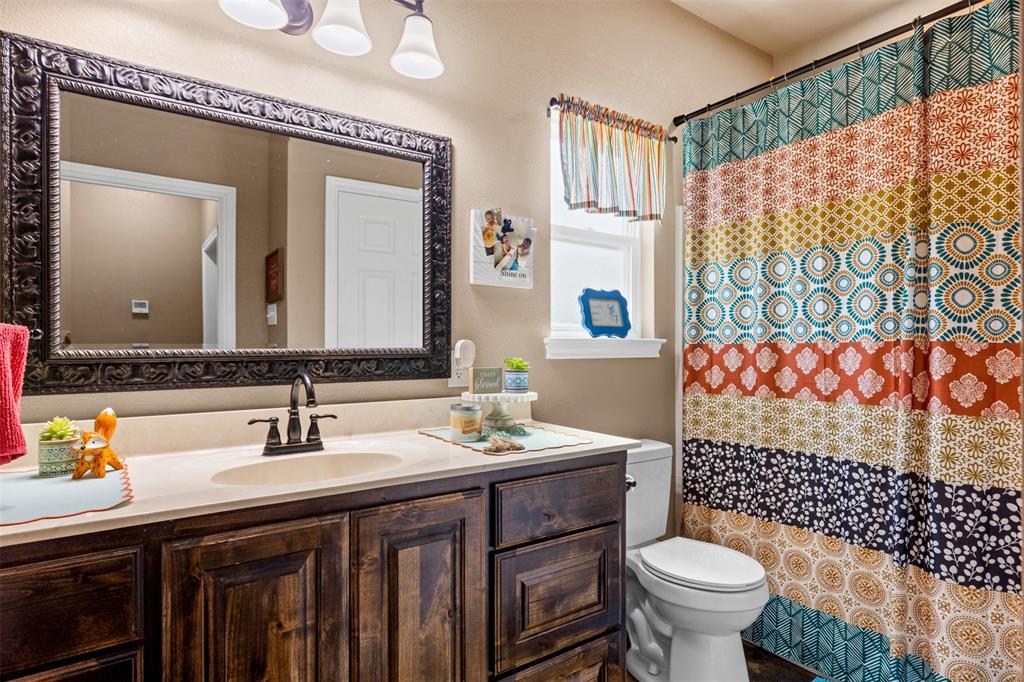 Covington, Texas, 76636, United States, 4 Bedrooms Bedrooms, ,2 BathroomsBathrooms,Residential,For Sale,1847211