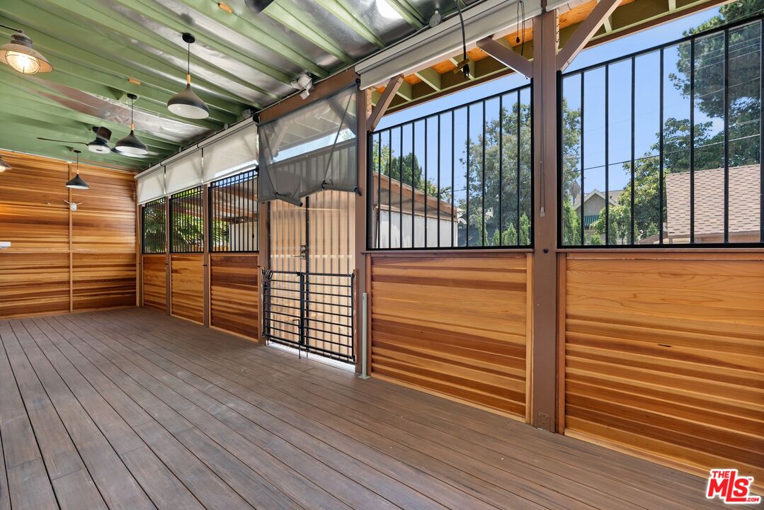 Los Angeles, California, 90006, United States, 7 Bedrooms Bedrooms, ,6 BathroomsBathrooms,Residential,For Sale,1848318