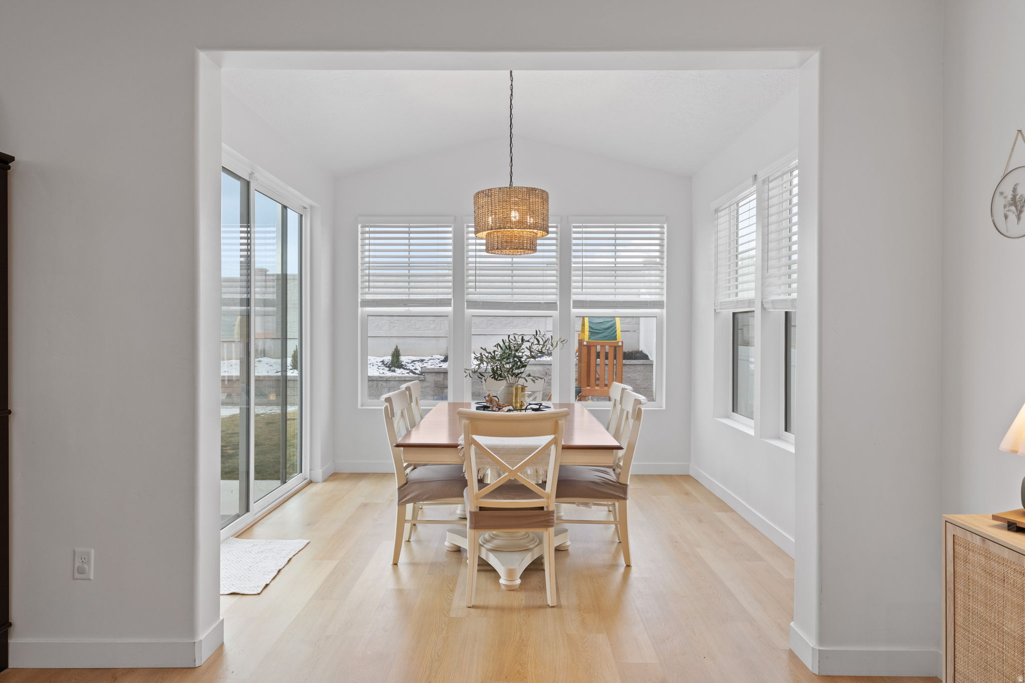 West Jordan, Utah, 84081, United States, 4 Bedrooms Bedrooms, ,3 BathroomsBathrooms,Residential,For Sale,2001617