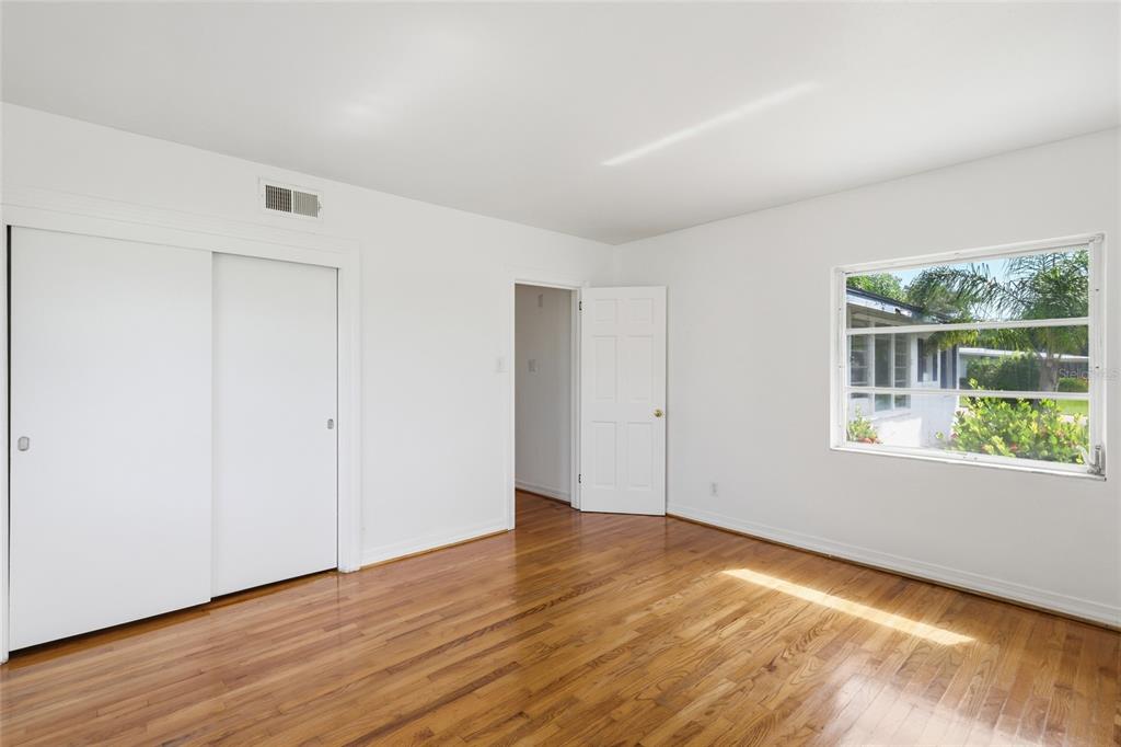 Sarasota, Florida, 34243, United States, 2 Bedrooms Bedrooms, ,2 BathroomsBathrooms,Residential,For Sale,1989484