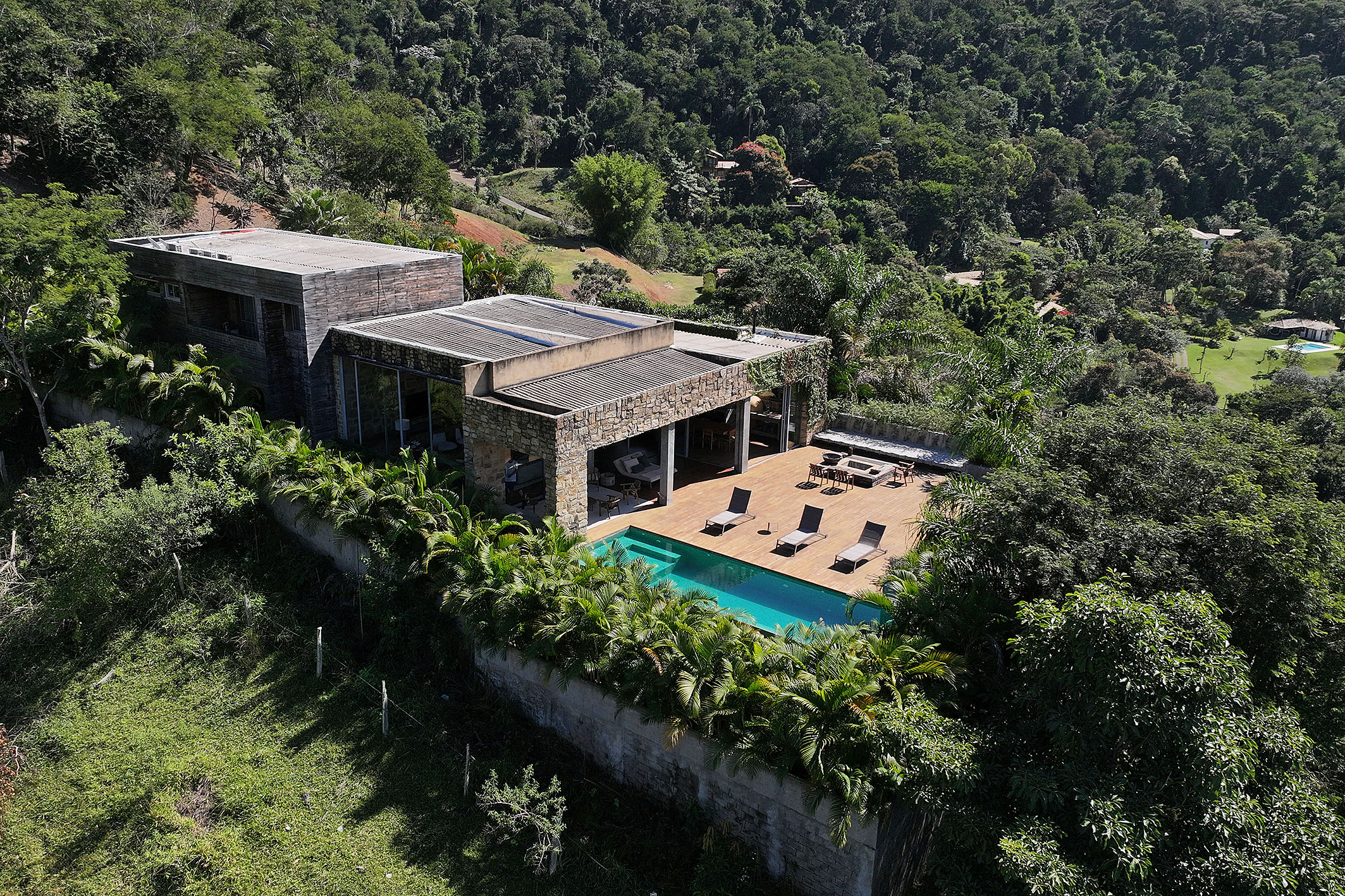  Contemporary estate immersed in nature with panoramic lake views - 物件實景