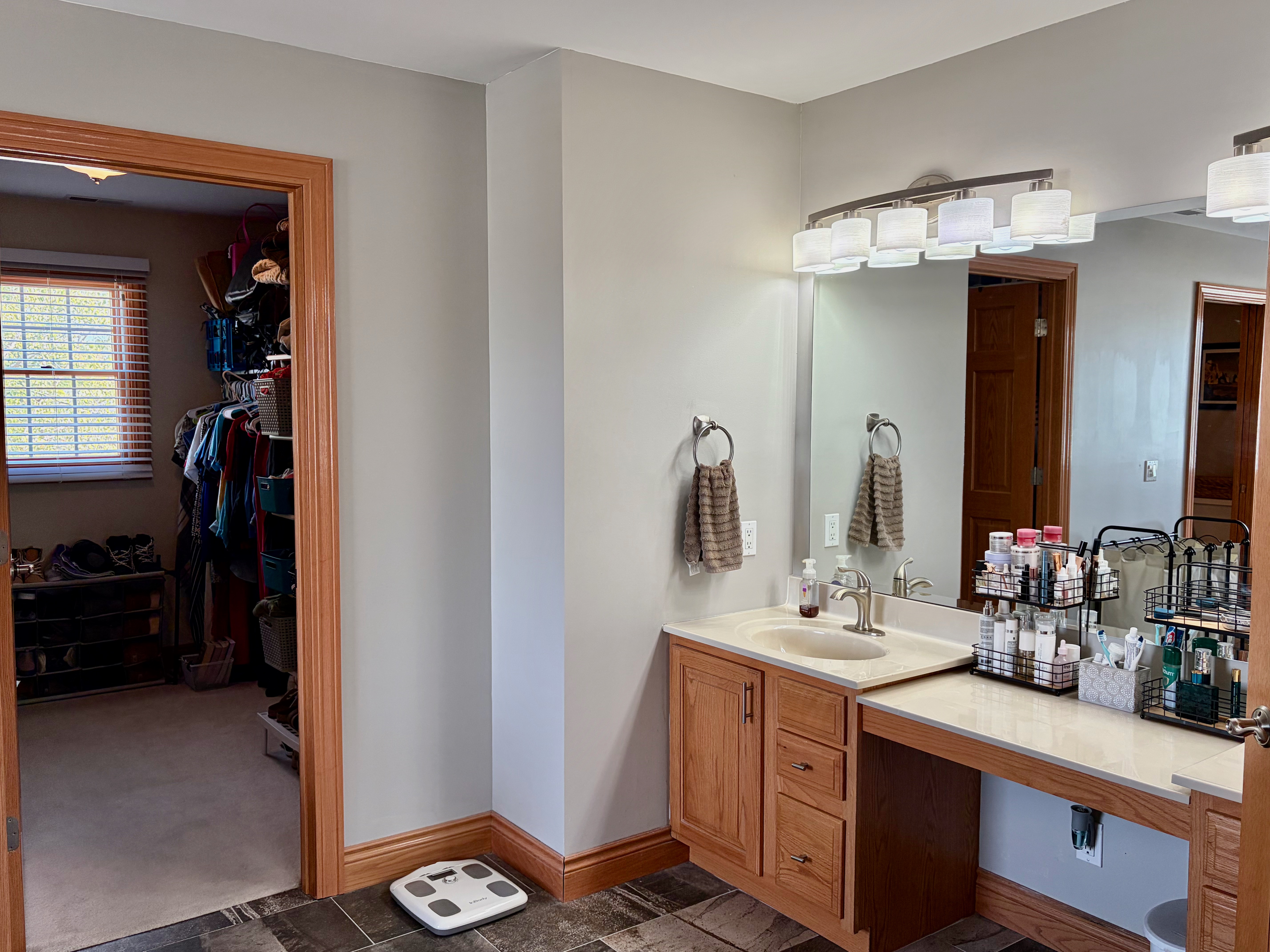 Effingham, Illinois, 62401, United States, 5 Bedrooms Bedrooms, ,5 BathroomsBathrooms,Residential,For Sale,1981428