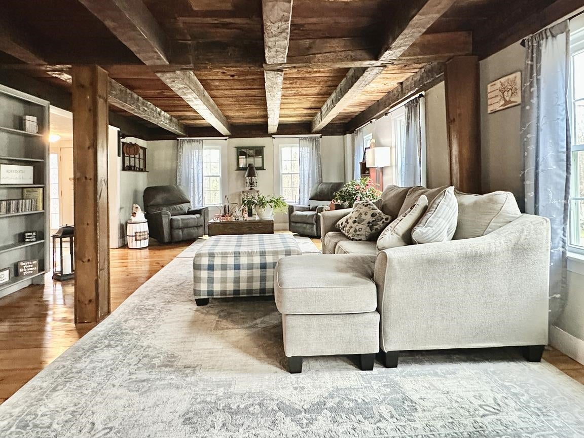 Plymouth, New Hampshire, 03264, United States, 4 Bedrooms Bedrooms, ,1 BathroomBathrooms,Residential,For Sale,1993277