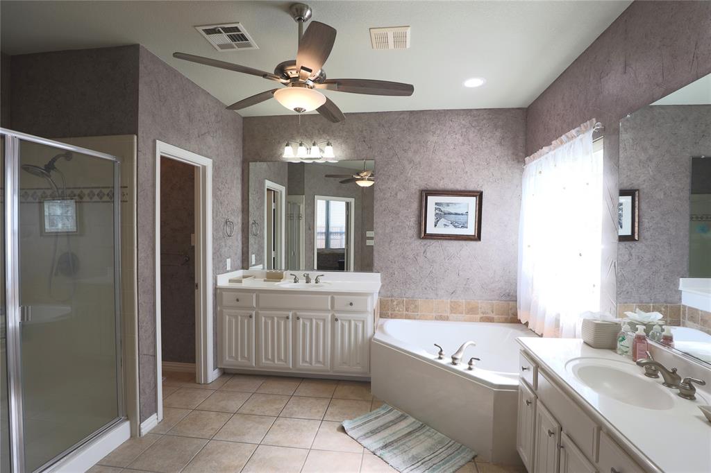 Euless, Texas, 76039, United States, 4 Bedrooms Bedrooms, ,3 BathroomsBathrooms,Residential,For Sale,2033775