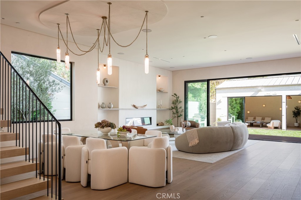 Sherman Oaks, California, 91423, United States, 6 Bedrooms Bedrooms, ,7 BathroomsBathrooms,Residential,For Sale,1990929