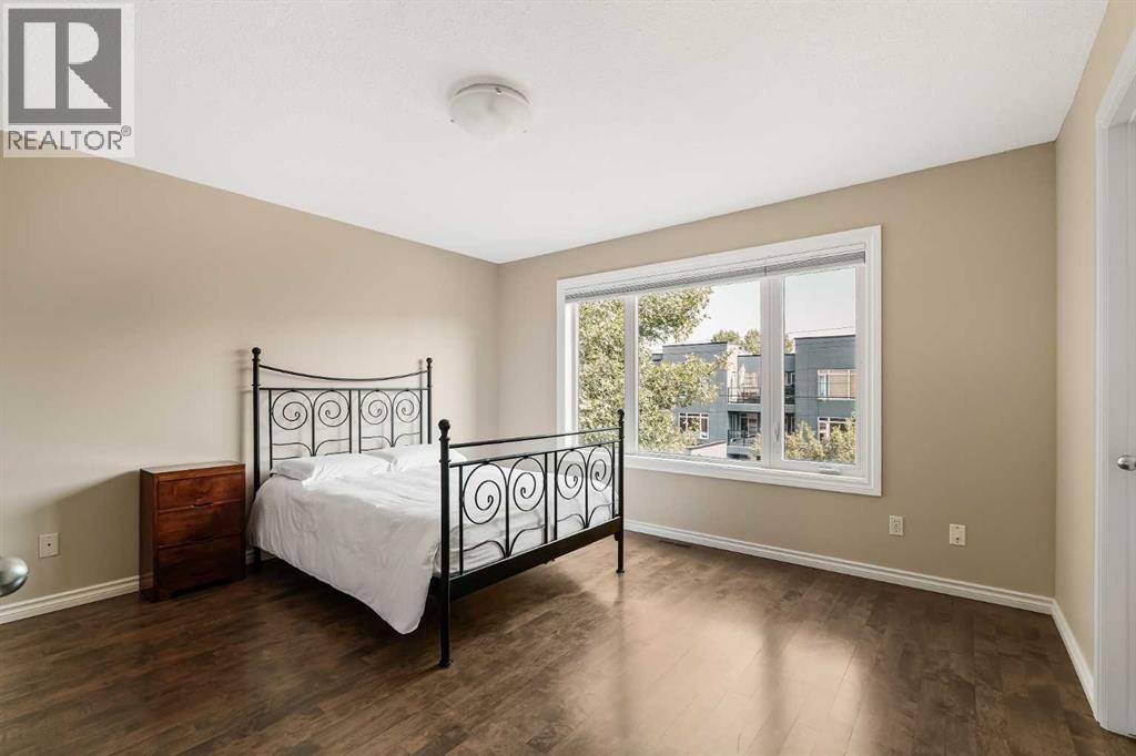 CALGARY, Alberta, T3E 2M9, CA, 2 Bedrooms Bedrooms, ,2 BathroomsBathrooms,Residential,For Sale,1949798