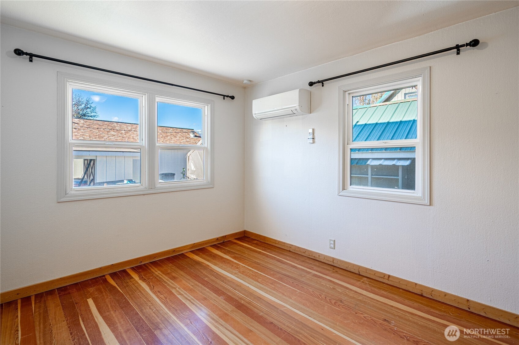 Manson, Washington, 98831, United States, 3 Bedrooms Bedrooms, ,2 BathroomsBathrooms,Residential,For Sale,1992965