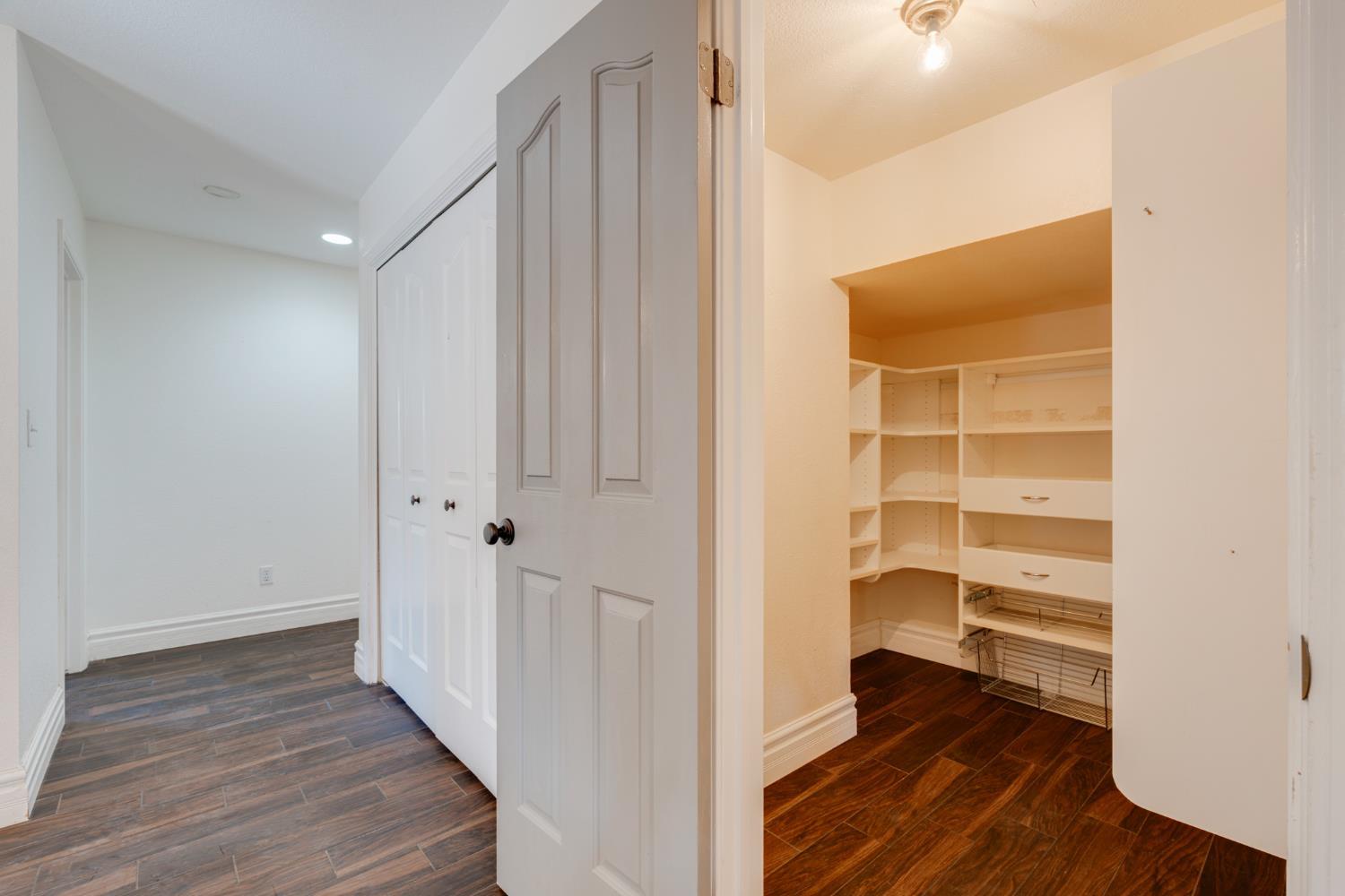 Oakdale, California, 95361, United States, 4 Bedrooms Bedrooms, ,3 BathroomsBathrooms,Residential,For Sale,1987039