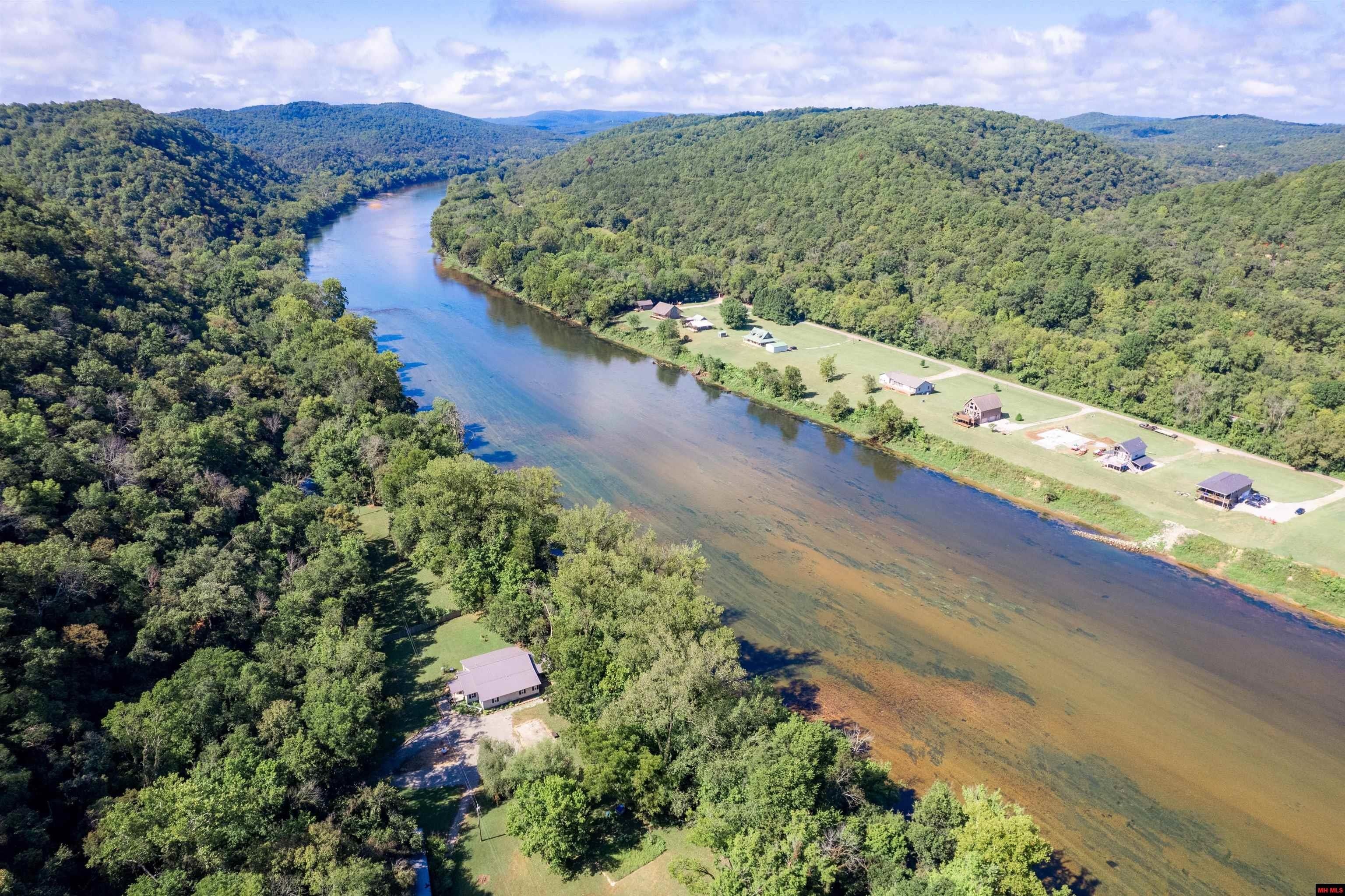 Norfork, Arkansas, 72658, United States, 4 Bedrooms Bedrooms, ,4 BathroomsBathrooms,Residential,For Sale,1976575
