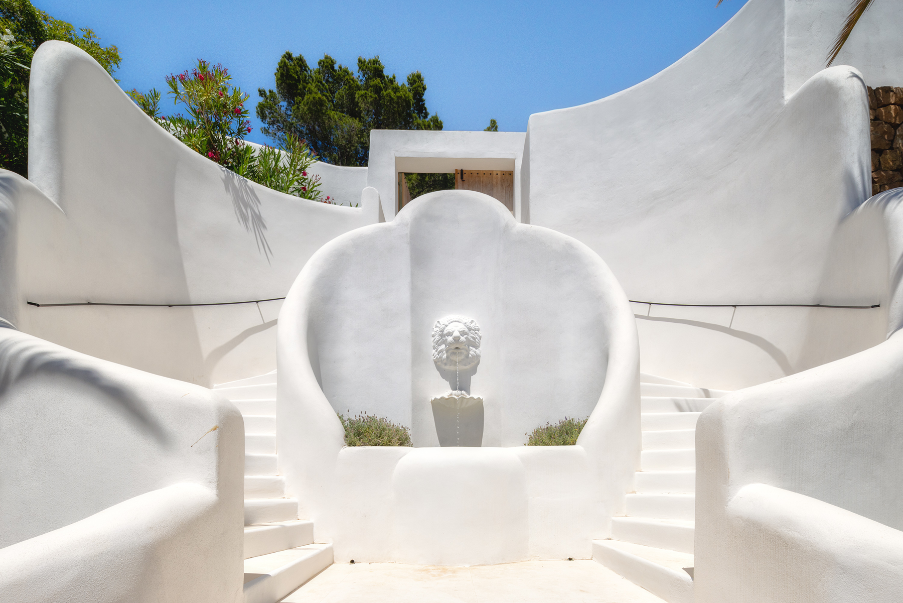  A landmark statement estate on Ibiza’s west coast - 物件實景