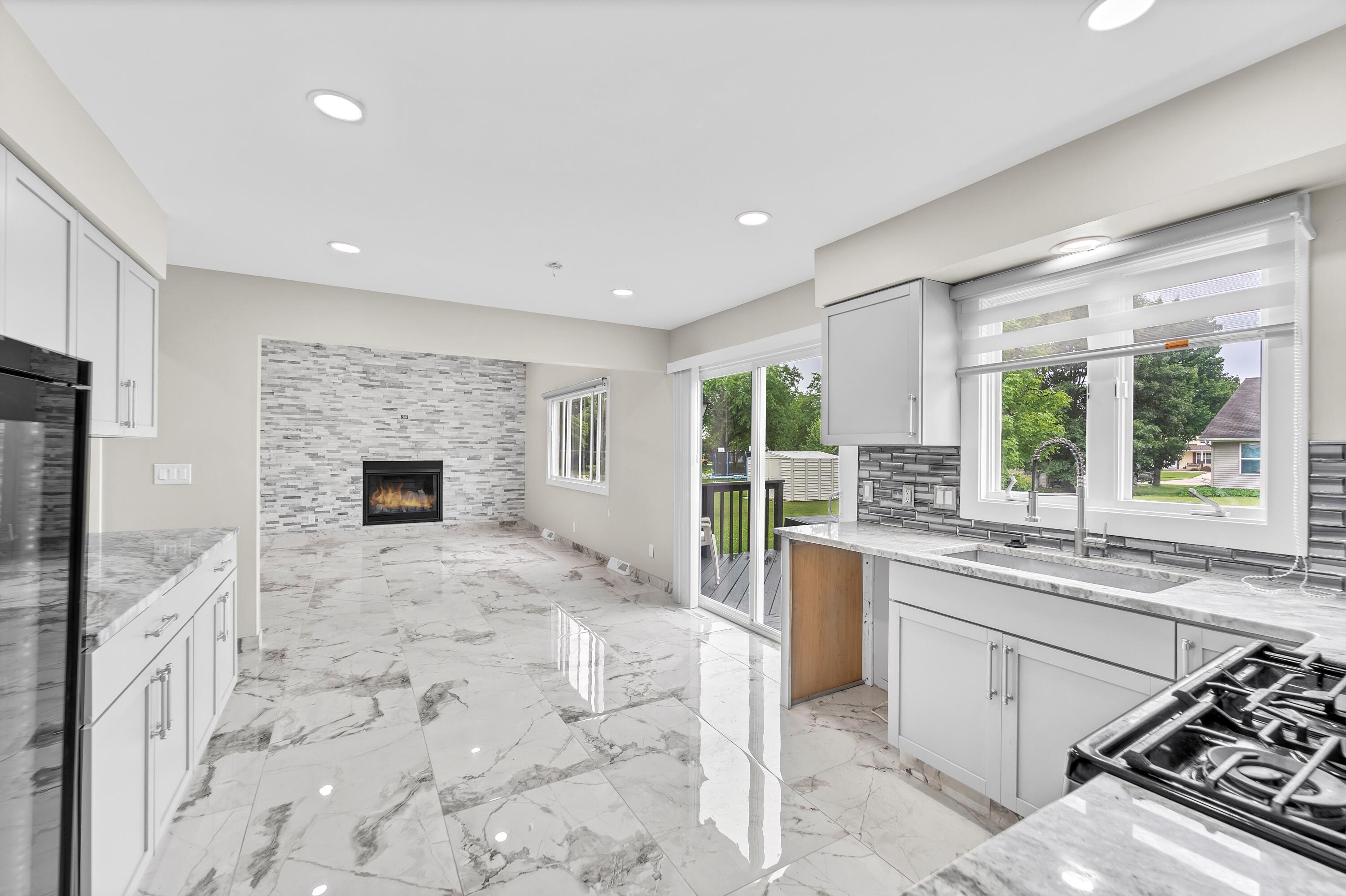 Oak Creek, Wisconsin, 53154, United States, 4 Bedrooms Bedrooms, ,4 BathroomsBathrooms,Residential,For Sale,1896988