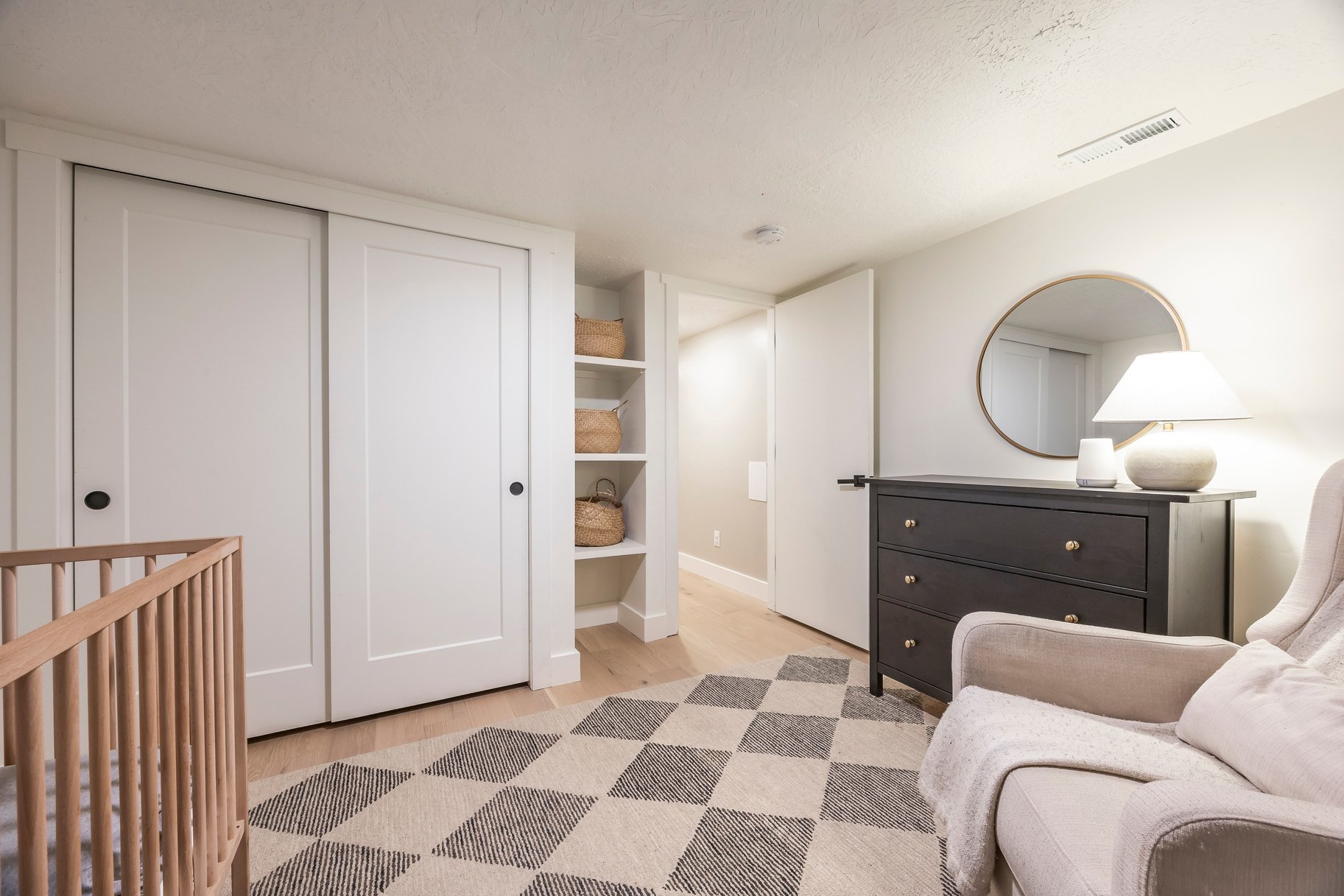  Remodeled Rambler with Outside Basement Entrance - 物件實景