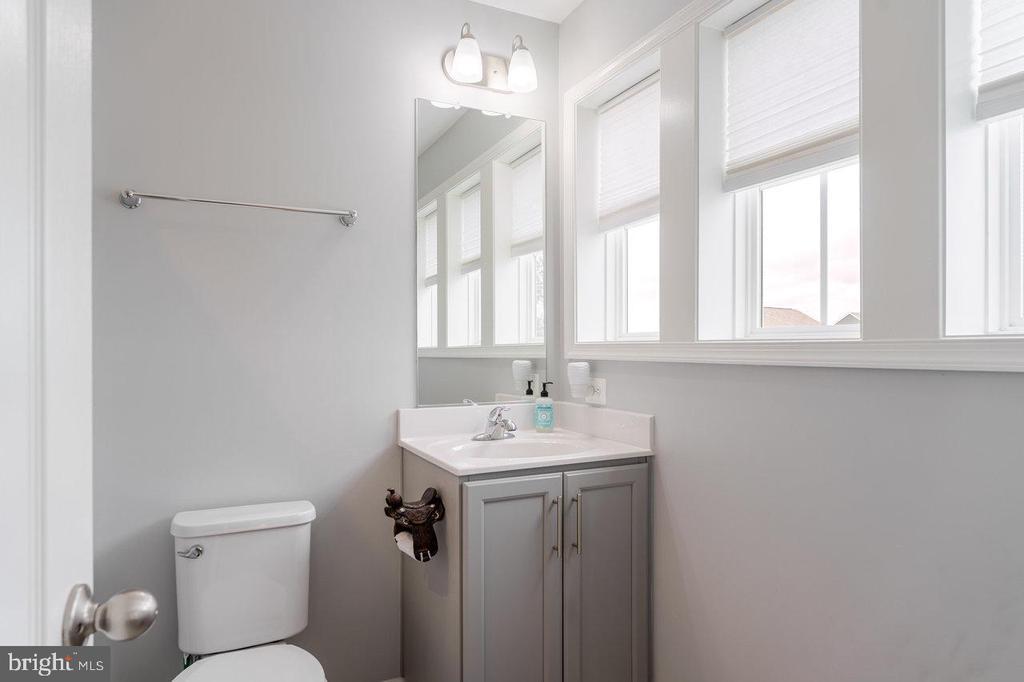 Charles Town, West Virginia, 25414, United States, 4 Bedrooms Bedrooms, ,5 BathroomsBathrooms,Residential,For Sale,1965453