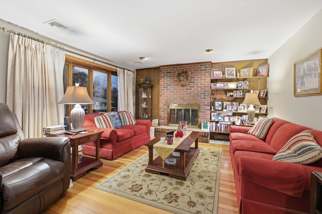 Methuen, Massachusetts, 01844, United States, 3 Bedrooms Bedrooms, ,1 BathroomBathrooms,Residential,For Sale,1987620