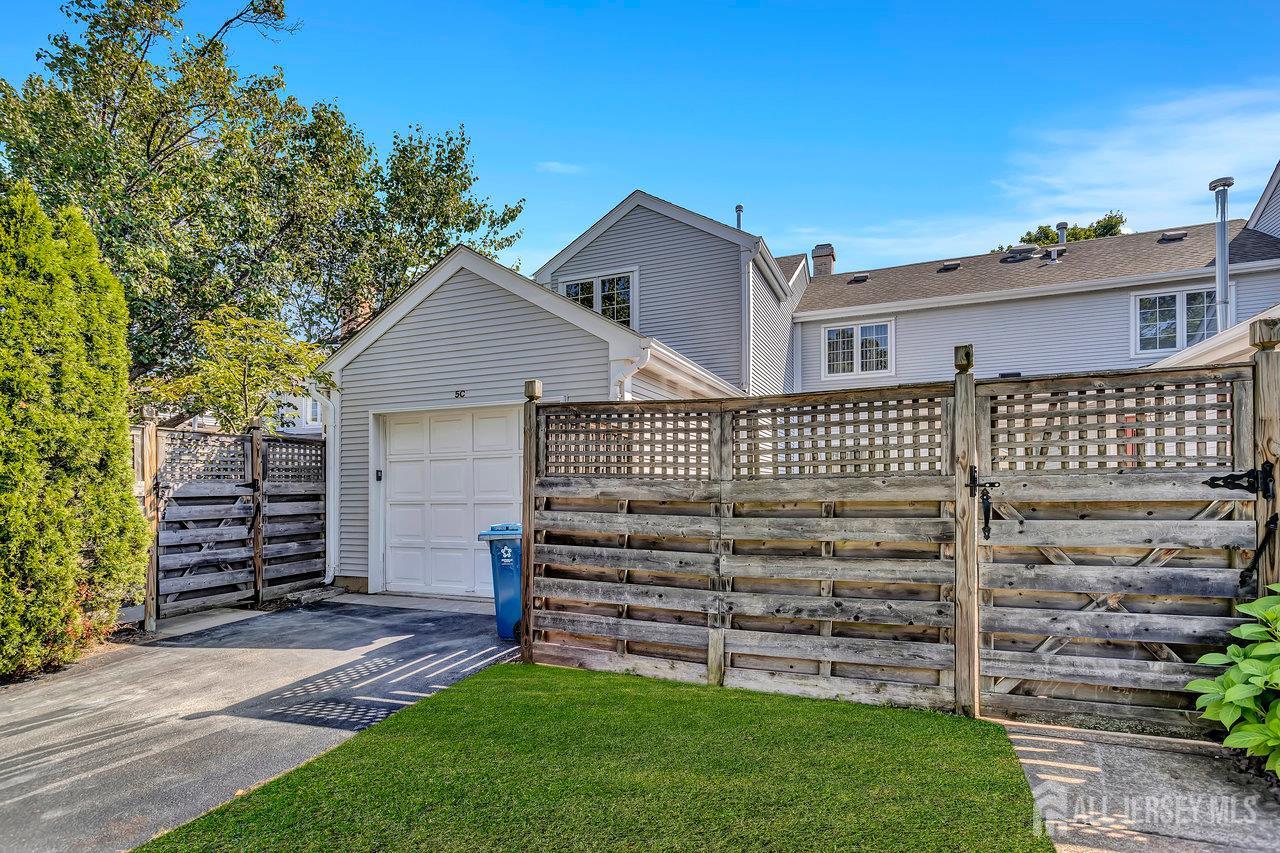 Monroe, New Jersey, 08831, United States, 2 Bedrooms Bedrooms, ,3 BathroomsBathrooms,Residential,For Sale,1918602