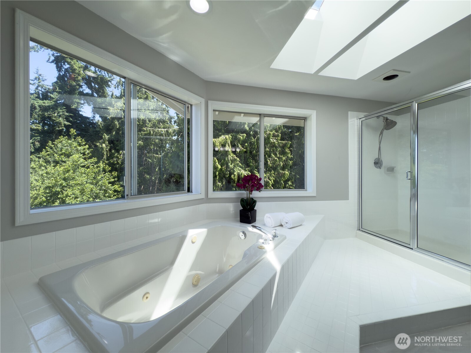 Everett, Washington, 98203, United States, 4 Bedrooms Bedrooms, ,4 BathroomsBathrooms,Residential,For Sale,1841761