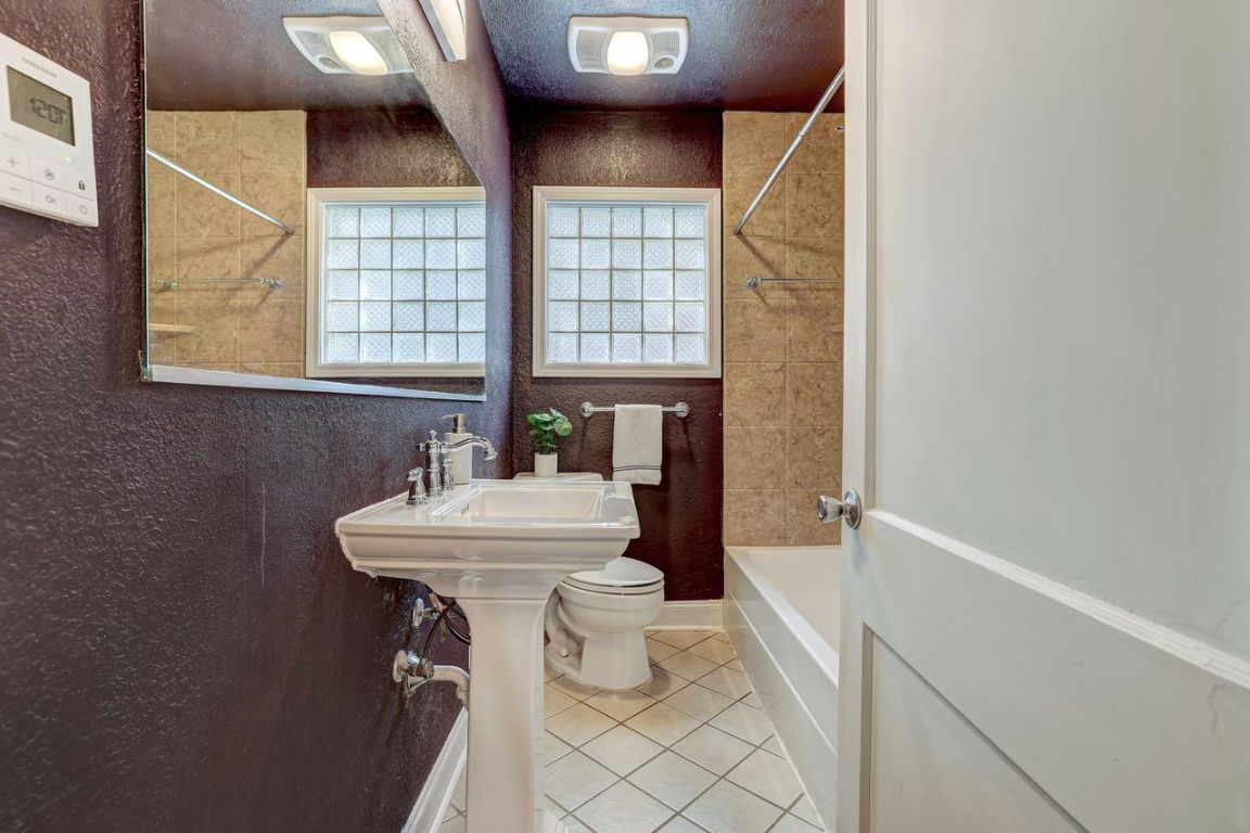 Austin, Texas, 78751, United States, 2 Bedrooms Bedrooms, ,2 BathroomsBathrooms,Residential,For Sale,1989110