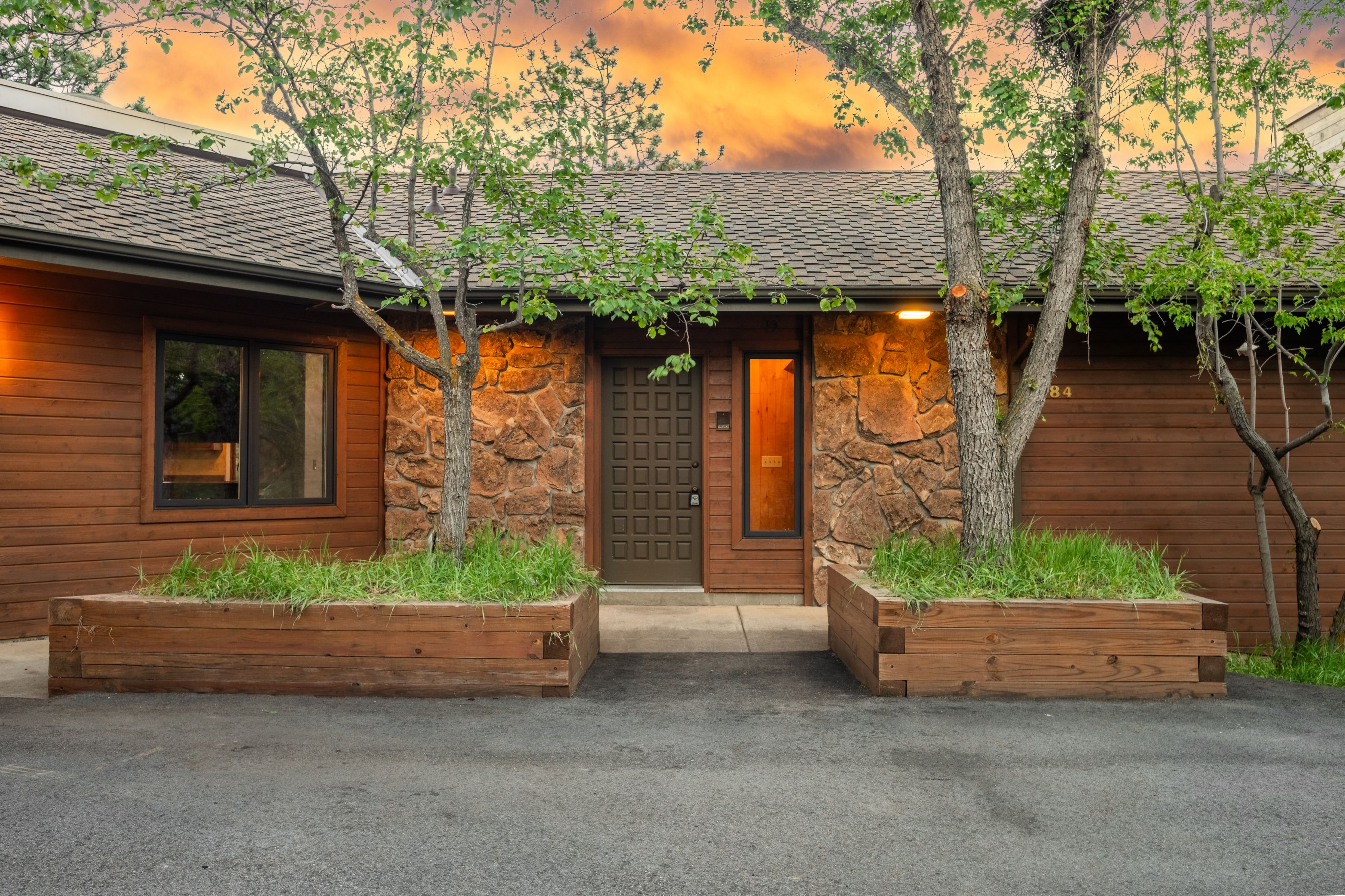  Ranch-style Custom Home on 1.16 Acre Sunny and Treed Lot in Genesee - 物件實景