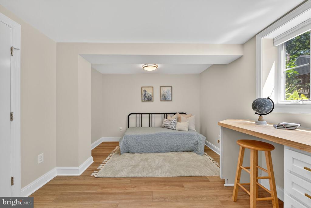 Arlington, Virginia, 22213, United States, 5 Bedrooms Bedrooms, ,5 BathroomsBathrooms,Residential,For Sale,1982488