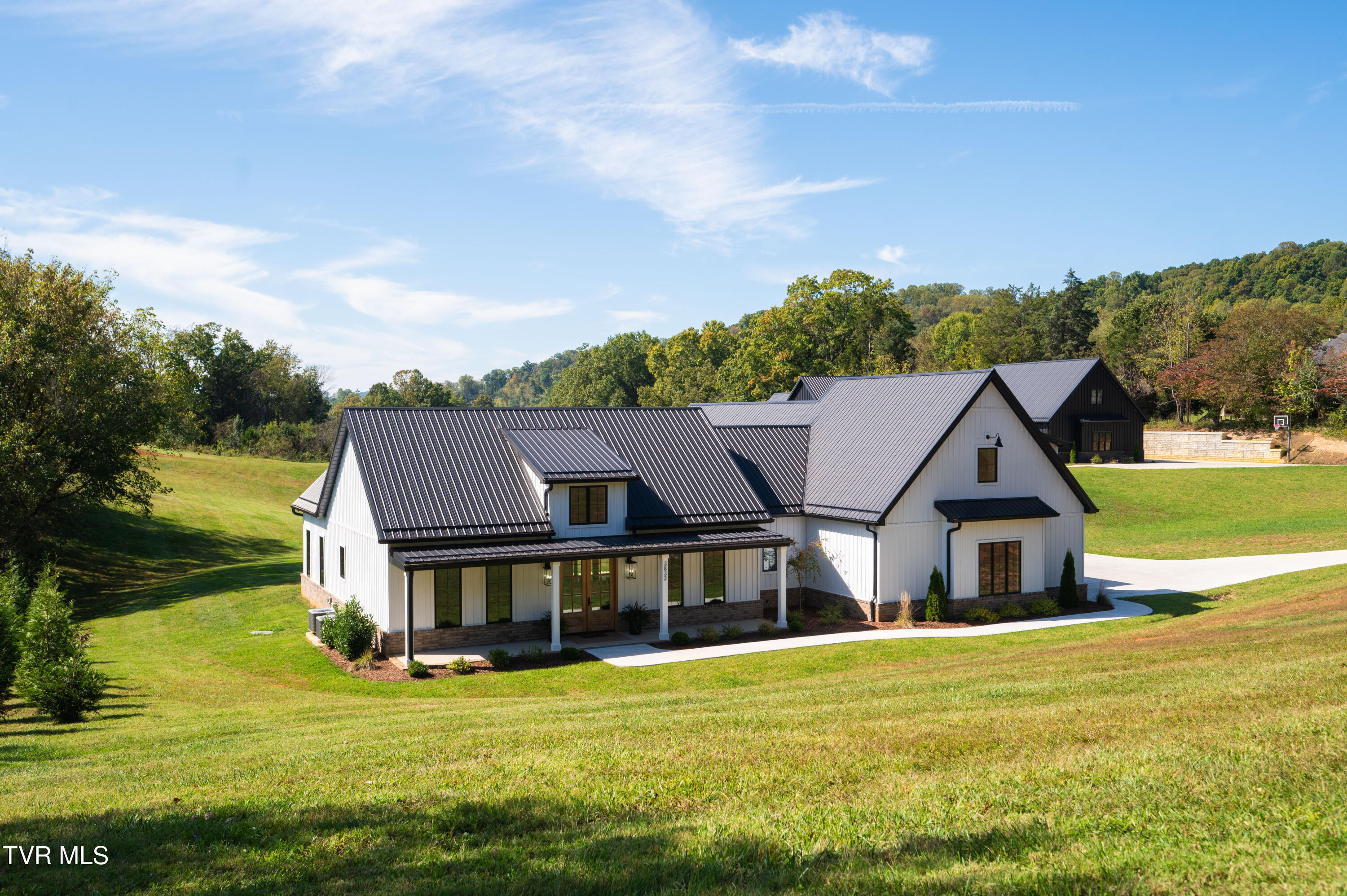 Kingsport, Tennessee, 37664, United States, 4 Bedrooms Bedrooms, ,4 BathroomsBathrooms,Residential,For Sale,1981214