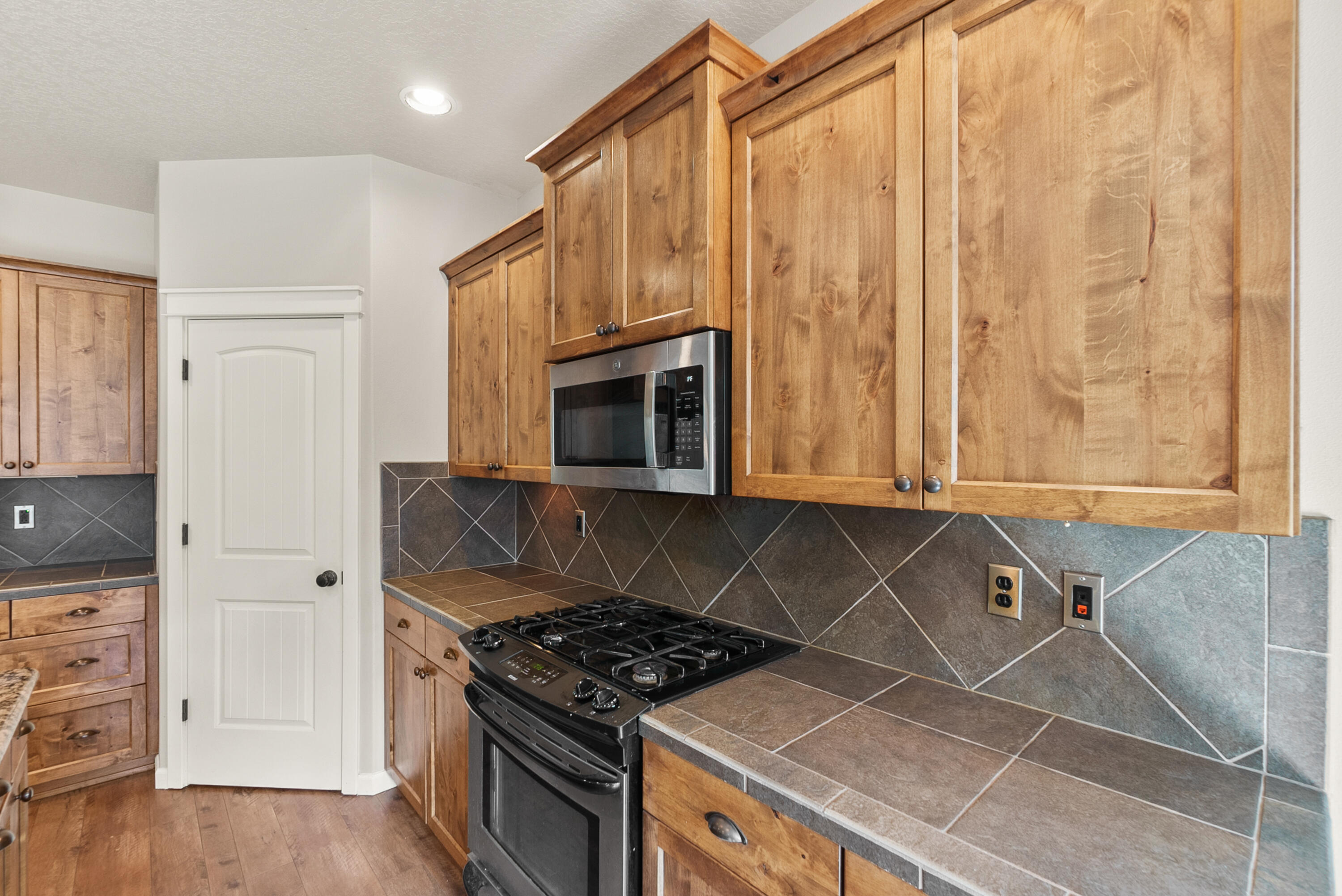 Redmond, Oregon, 97756, United States, 3 Bedrooms Bedrooms, ,3 BathroomsBathrooms,Residential,For Sale,1998180