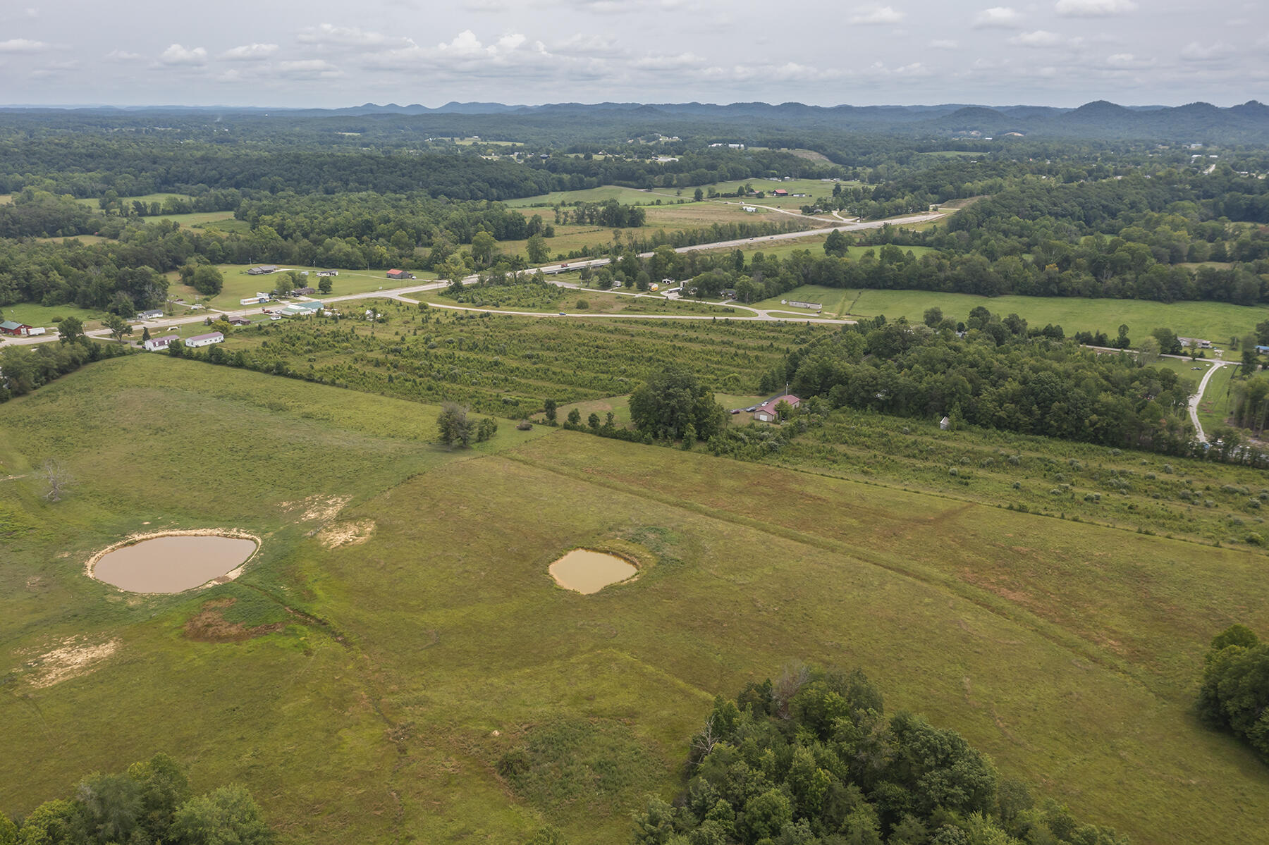Jeffersonville, Kentucky, 40337, United States, 5 Bedrooms Bedrooms, ,4 BathroomsBathrooms,Residential,For Sale,1989610
