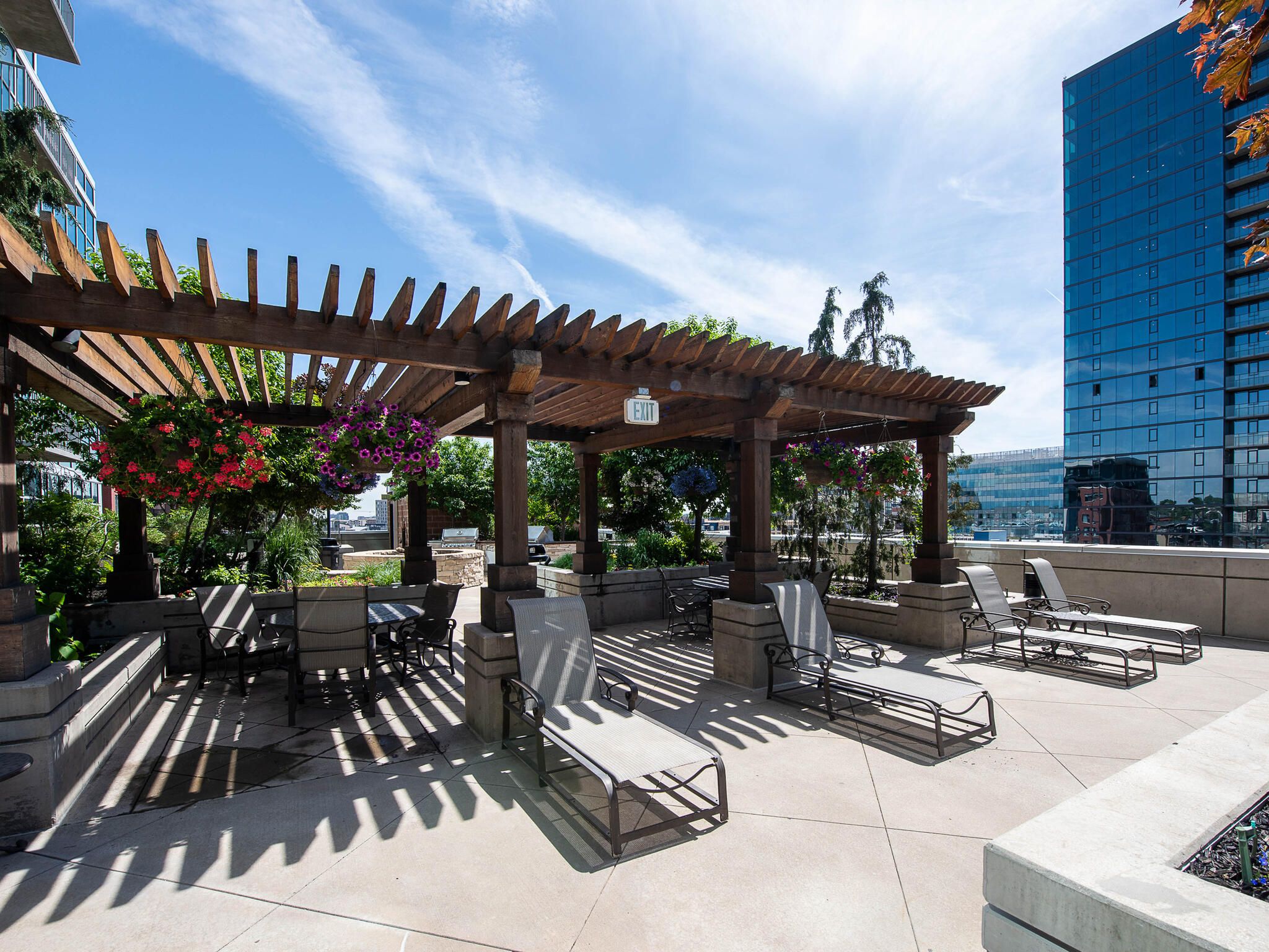  Gorgeous Updated Glass House Condo - 物件實景