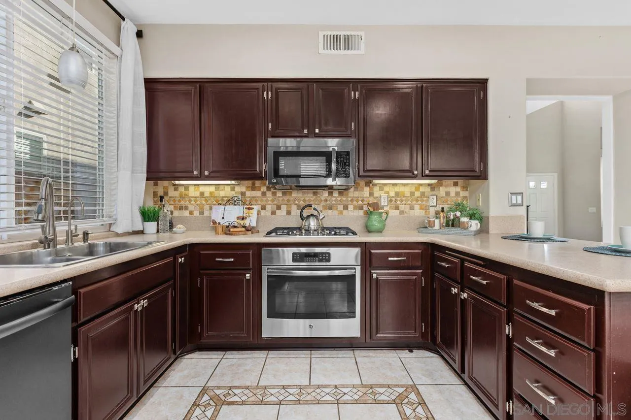 Escondido, California, 92026, United States, 3 Bedrooms Bedrooms, ,3 BathroomsBathrooms,Residential,For Sale,2003359