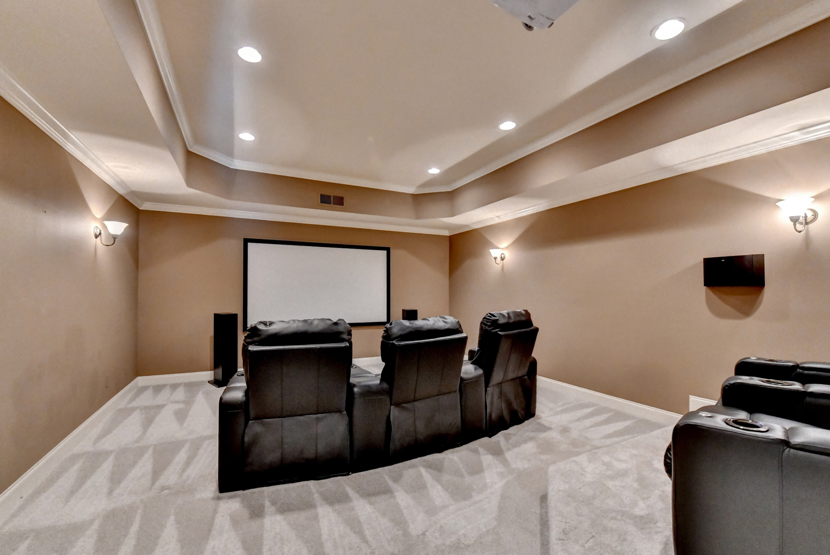  Luxury, Comfort and Privacy in One of Roswell