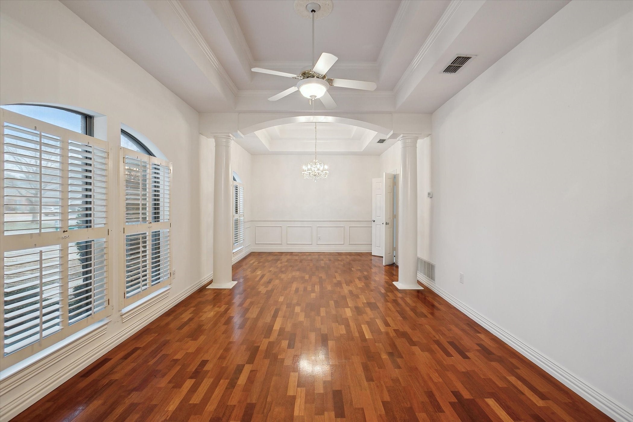 Denton, Texas, 76205, United States, 4 Bedrooms Bedrooms, ,4 BathroomsBathrooms,Residential,For Sale,1981171