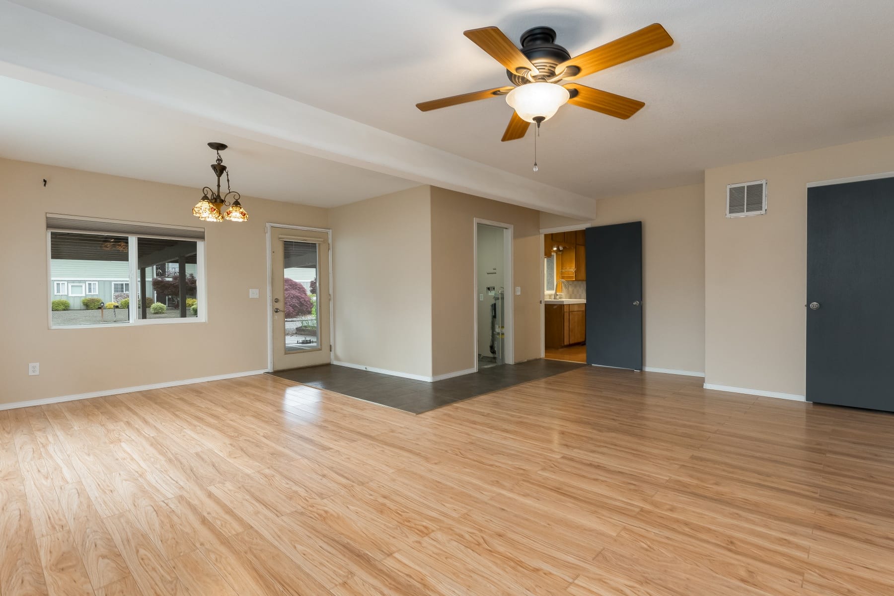  2024 NE POYNTER ST Hillsboro, OR 97124 - 物件實景