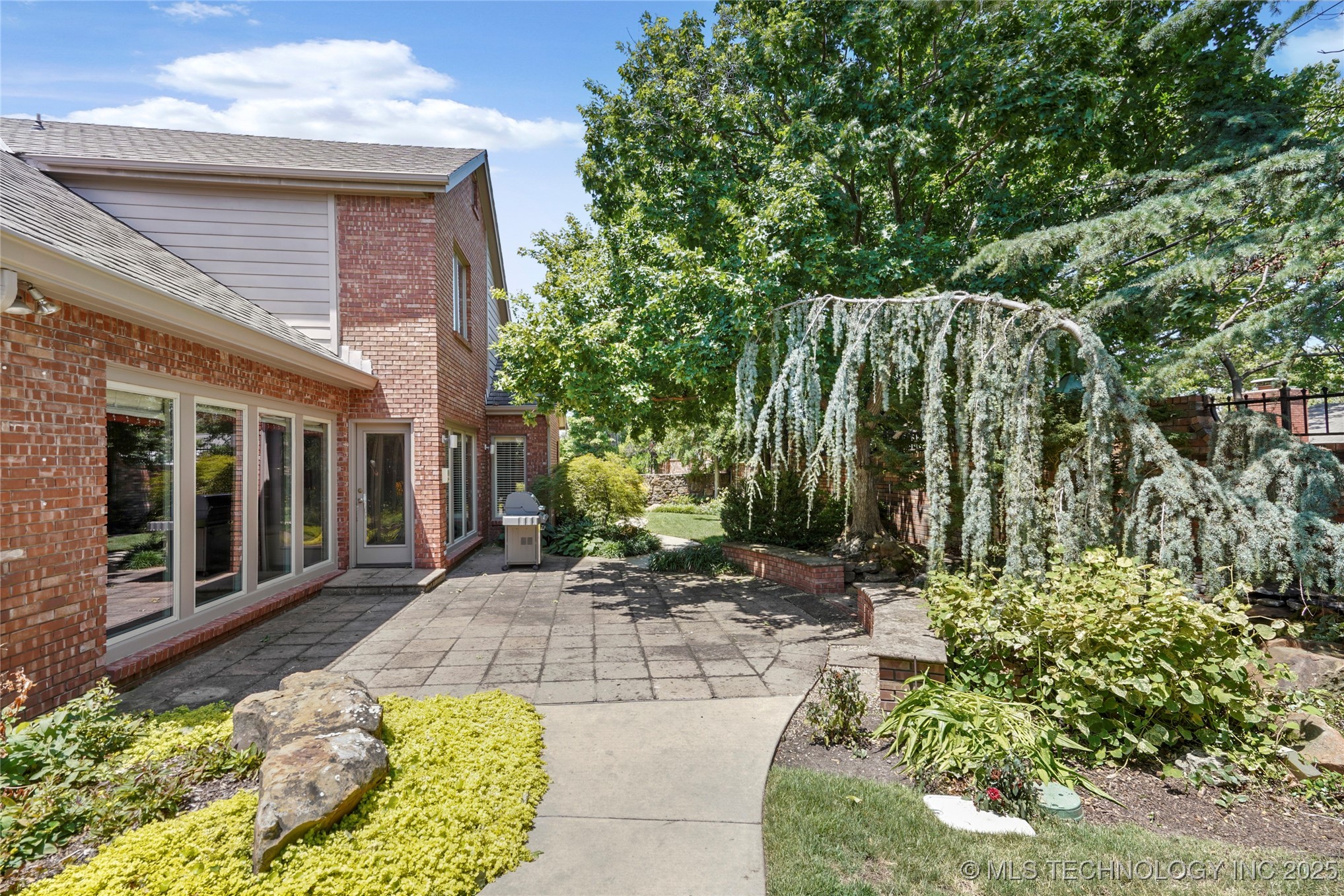 Tulsa, Oklahoma, 74135, United States, 3 Bedrooms Bedrooms, ,4 BathroomsBathrooms,Residential,For Sale,1902130
