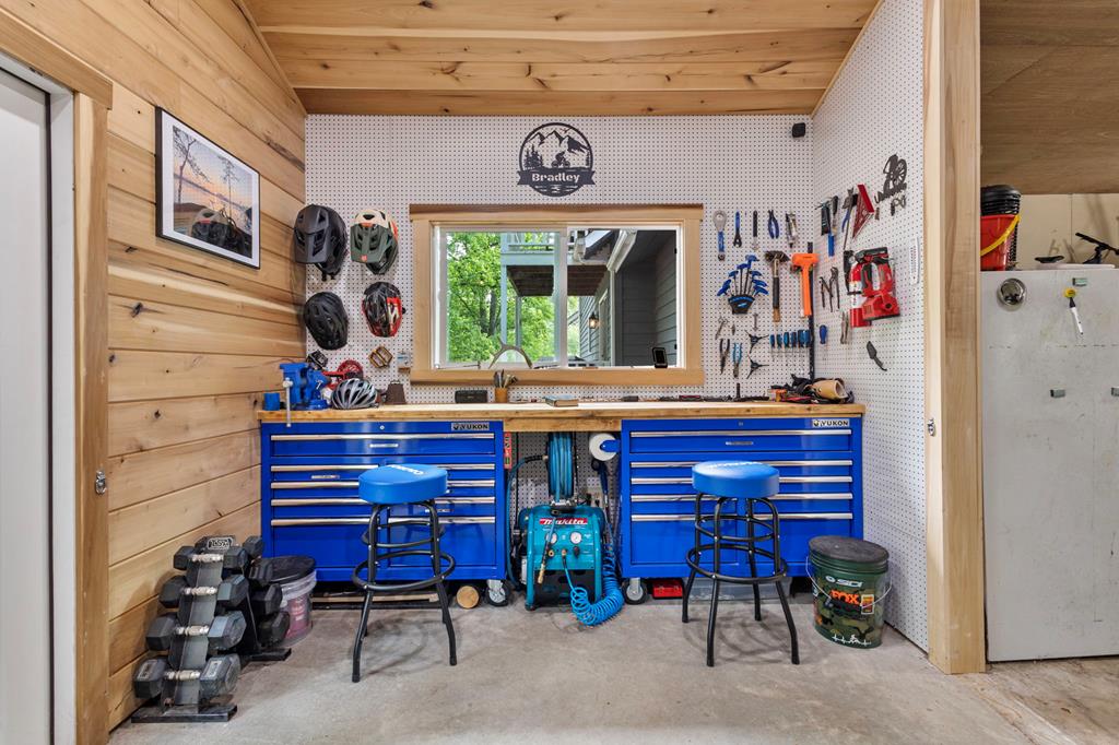 Hayesville, North Carolina, 28904, United States, 4 Bedrooms Bedrooms, ,2 BathroomsBathrooms,Residential,For Sale,1871296