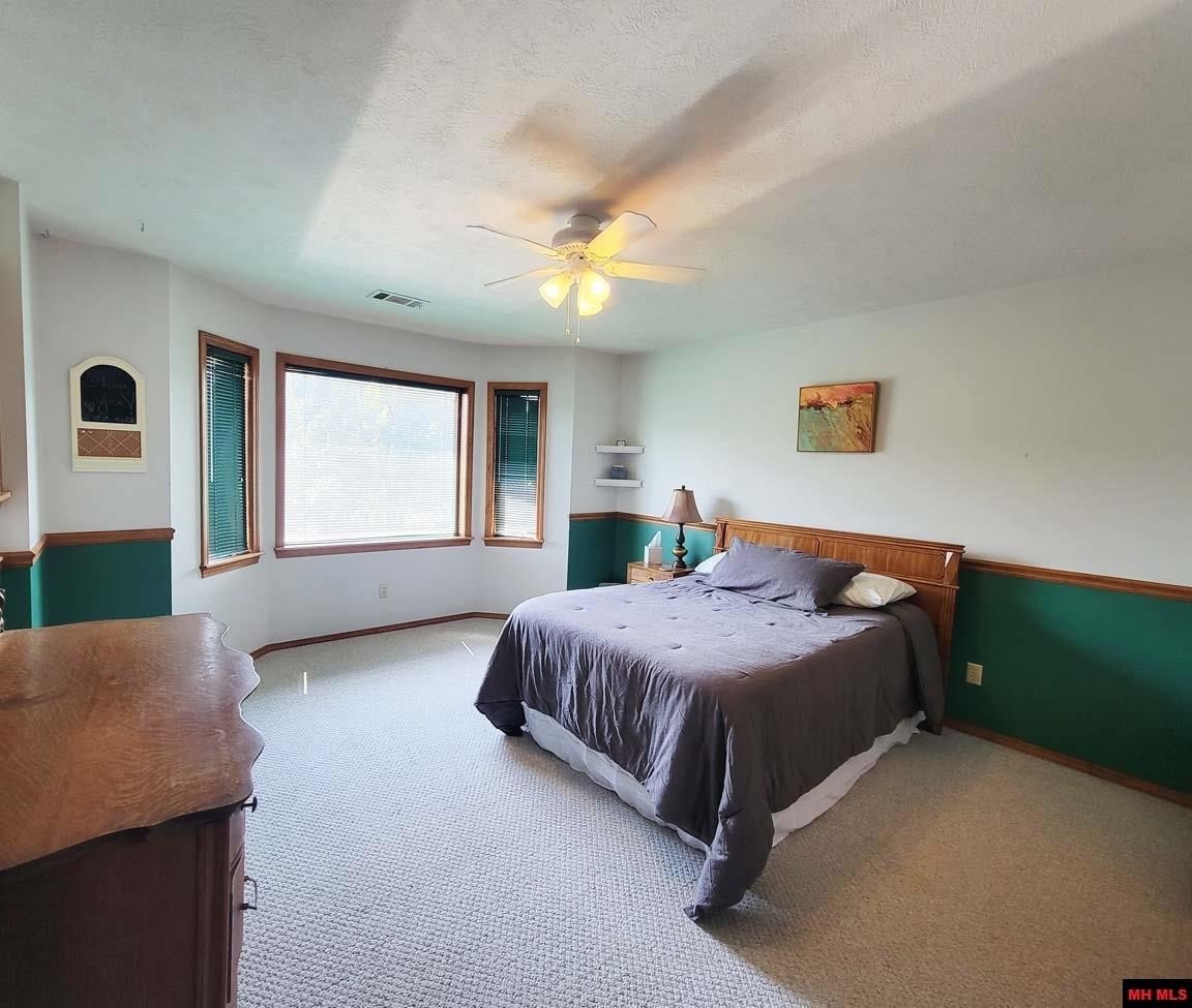 Mountain Home, Arkansas, 72653, United States, 4 Bedrooms Bedrooms, ,5 BathroomsBathrooms,Residential,For Sale,1981288
