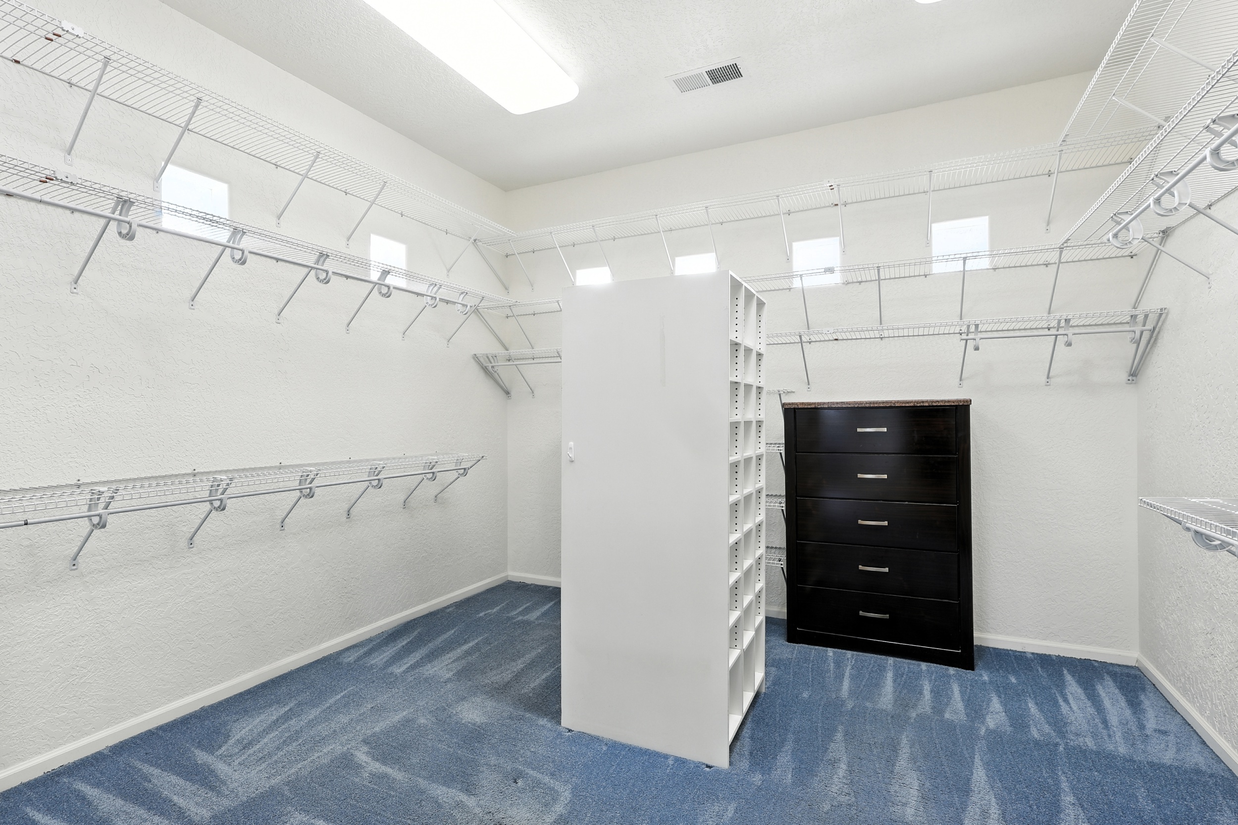 Belen, New Mexico, 87002, United States, 3 Bedrooms Bedrooms, ,3 BathroomsBathrooms,Residential,For Sale,1973805