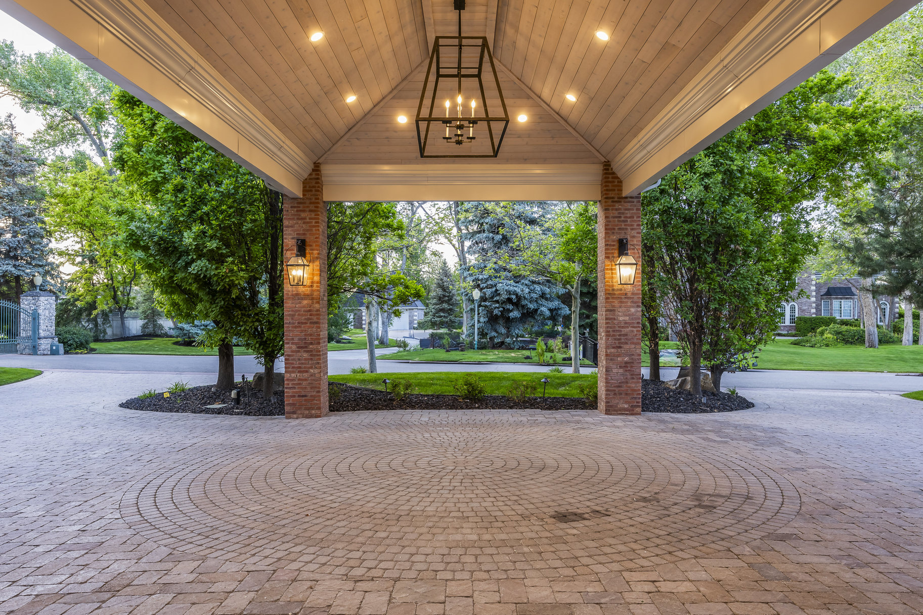  Gated West Jordan 2 Story Estate with 10 Car Garage and Swimming Pool - 物件實景