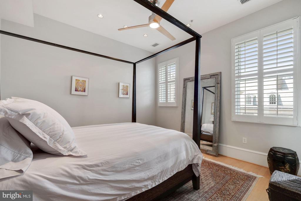 Washington, District of Columbia, 20009, United States, 3 Bedrooms Bedrooms, ,3 BathroomsBathrooms,Residential,For Sale,1987396