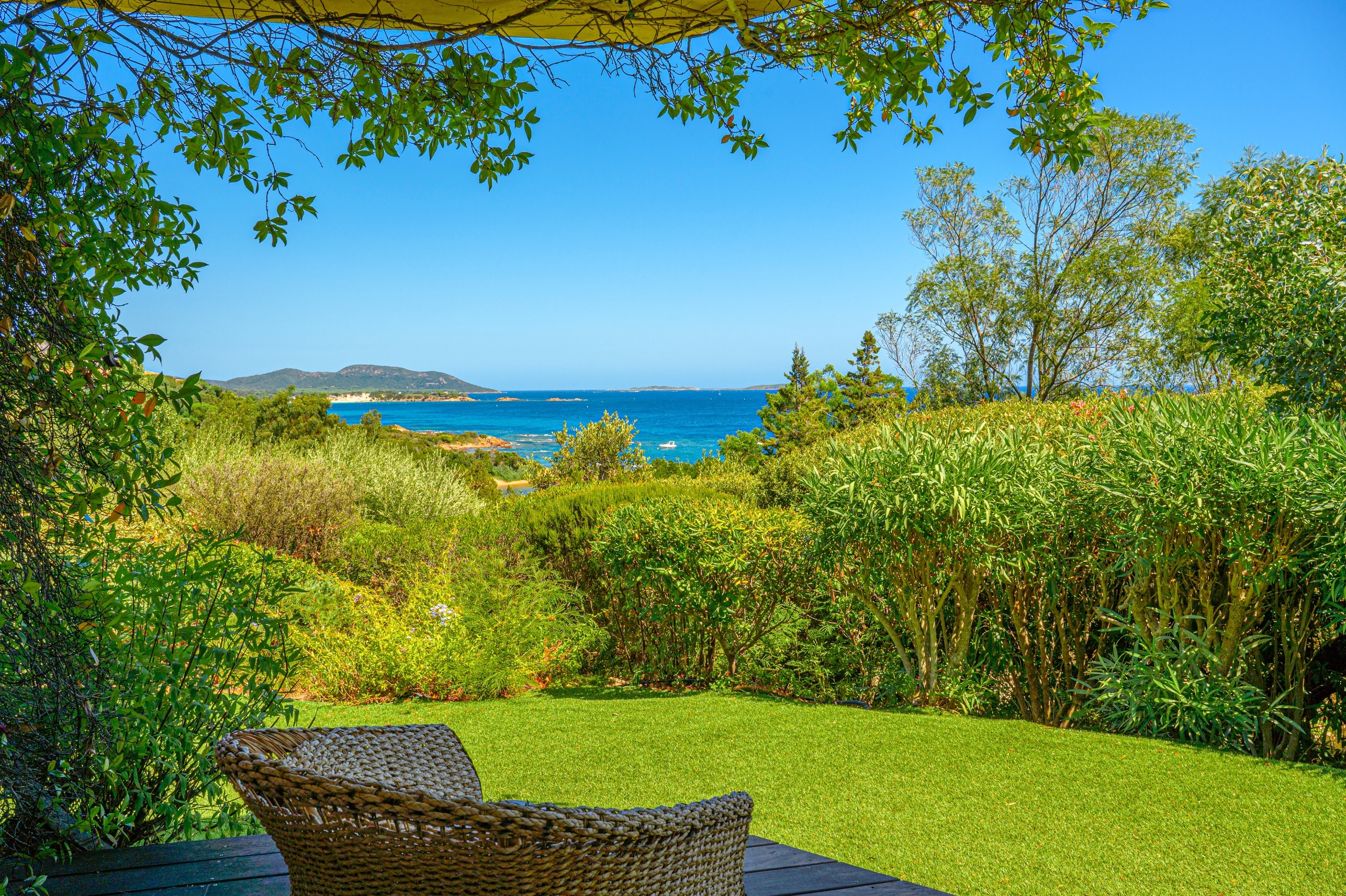  For sale : Superb property with panoramic sea view - Private estate of Punta d