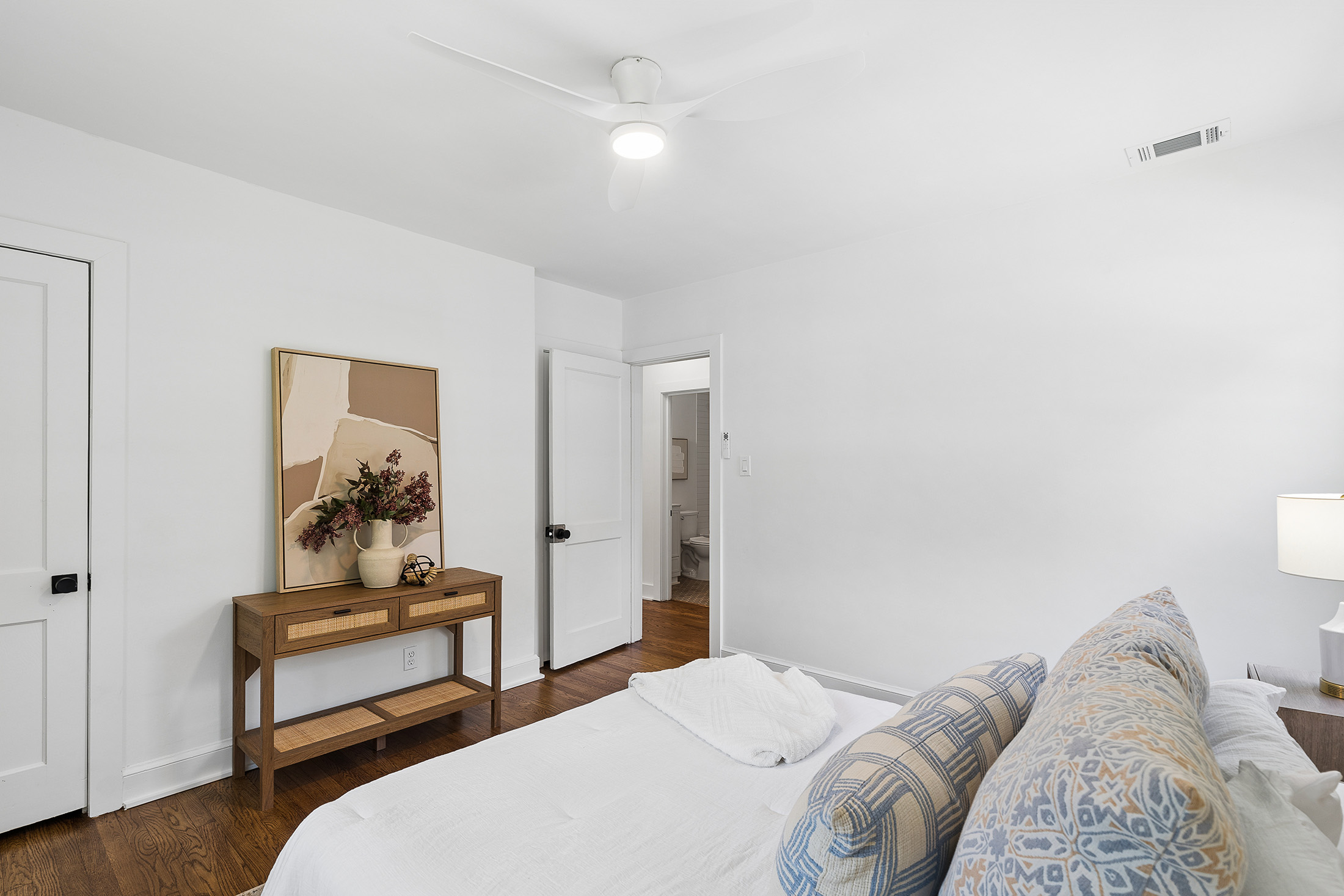 Quality Renovation on Expansive Lot with Rare Guest House - 物件實景