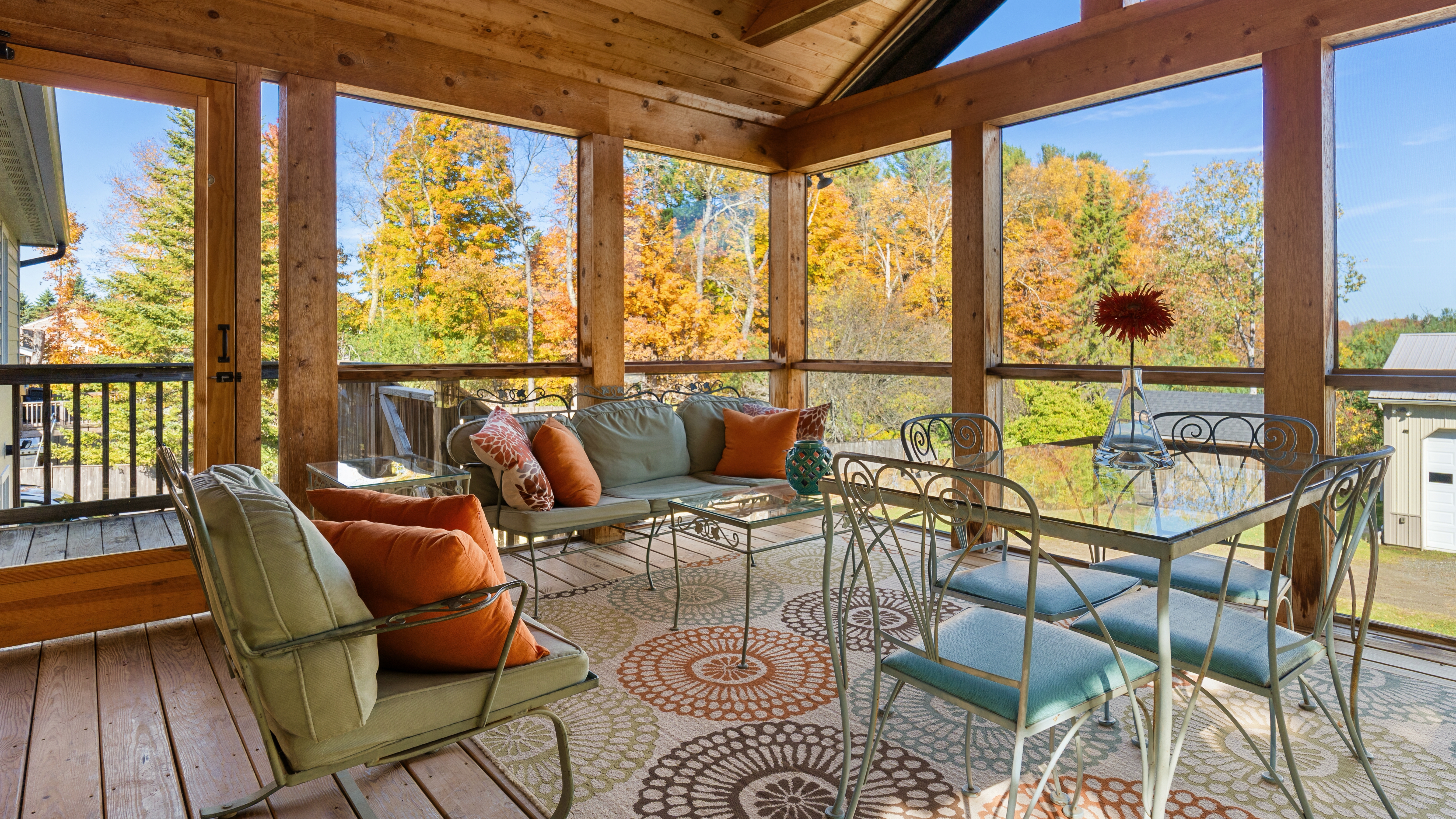  Move-In Ready Pittsfield Raised Ranch  Updated 3-Bed with Heated 3-Bay Detached - 物件實景