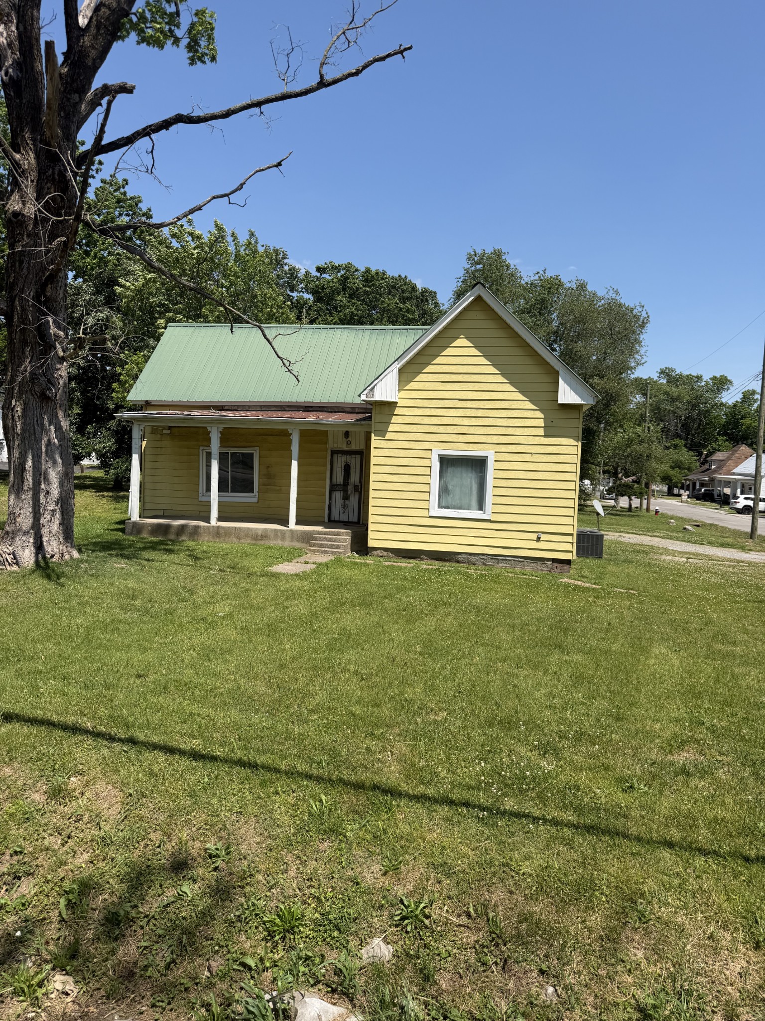Springfield, Tennessee, 37172, United States, 2 Bedrooms Bedrooms, ,1 BathroomBathrooms,Residential,For Sale,2049235