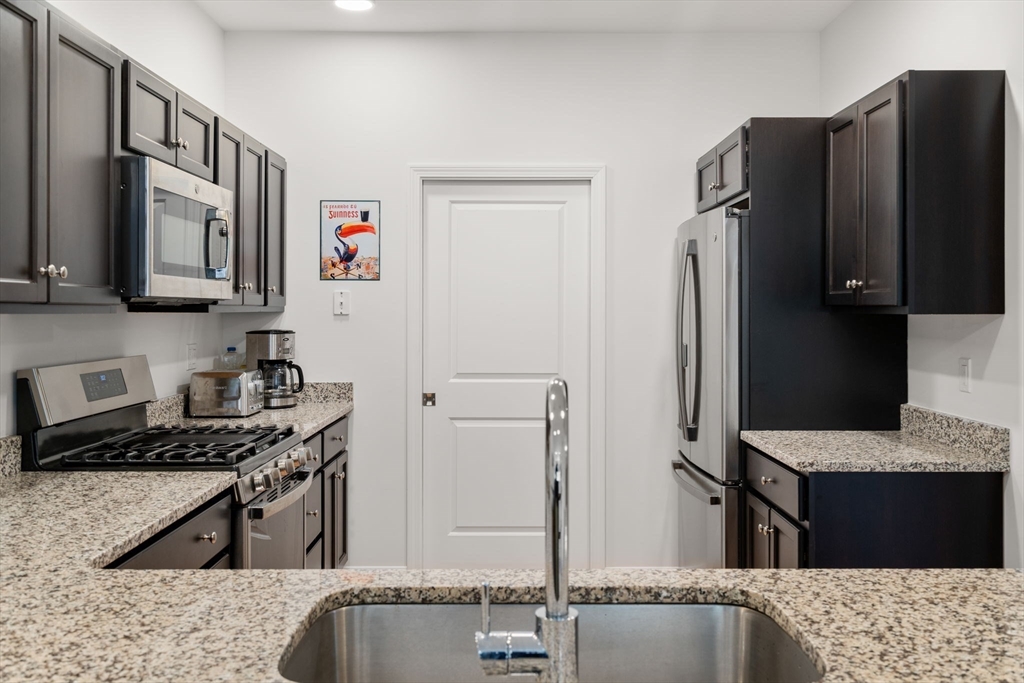 Canton, Massachusetts, 02021, United States, 1 Bedroom Bedrooms, ,1 BathroomBathrooms,Residential,For Sale,1917875