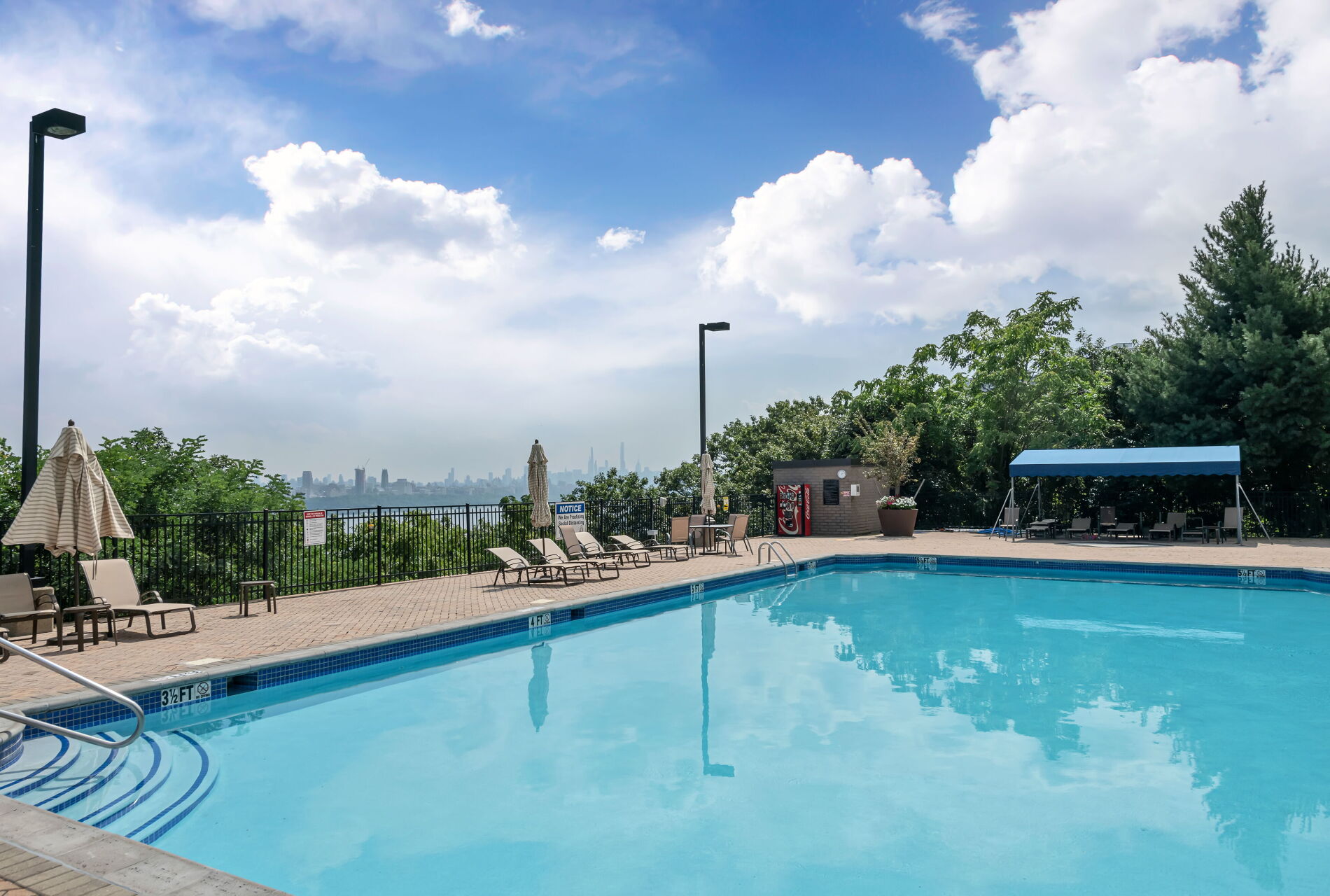  1512 Palisade Avenue, Fort Lee, NJ, 07024 - 物件實景