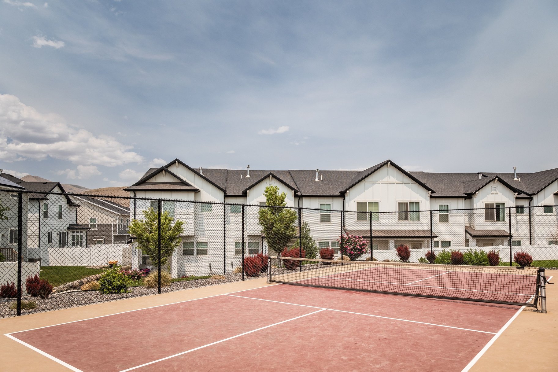  Bright & Quiet Townhome Ready to Be Your Next Home - 物件實景