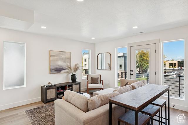 Bountiful, Utah, 84010, United States, 2 Bedrooms Bedrooms, ,3 BathroomsBathrooms,Residential,For Sale,1979748