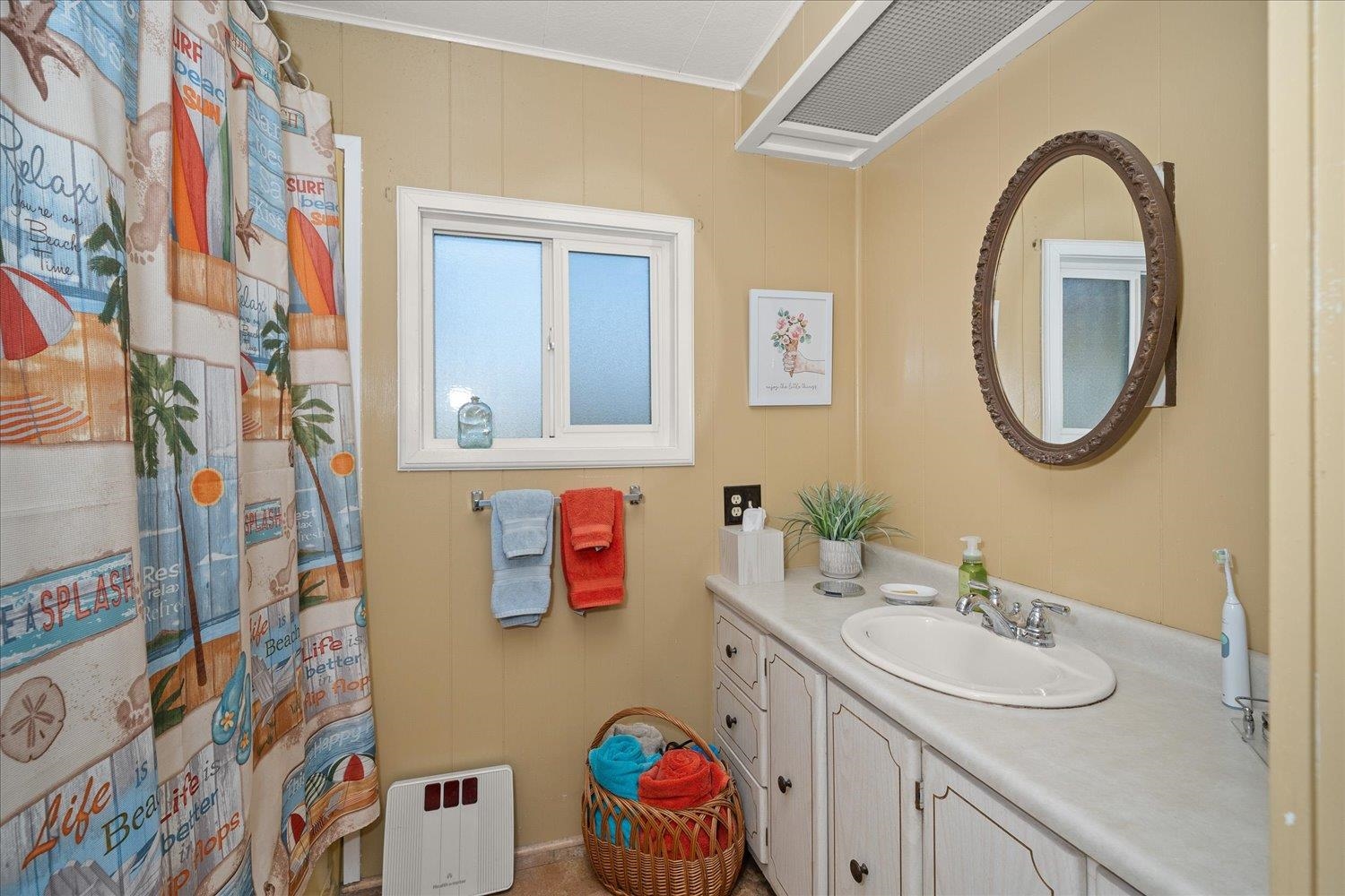 Rosalia, Washington, 99170, United States, 3 Bedrooms Bedrooms, ,2 BathroomsBathrooms,Residential,For Sale,1943009