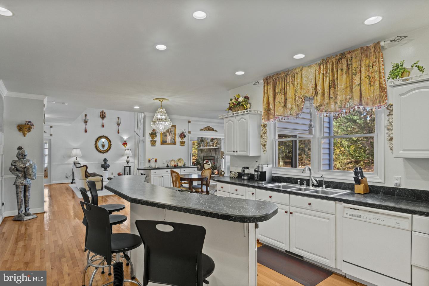 Reston, Virginia, 20190, United States, 6 Bedrooms Bedrooms, ,6 BathroomsBathrooms,Residential,For Sale,1987632