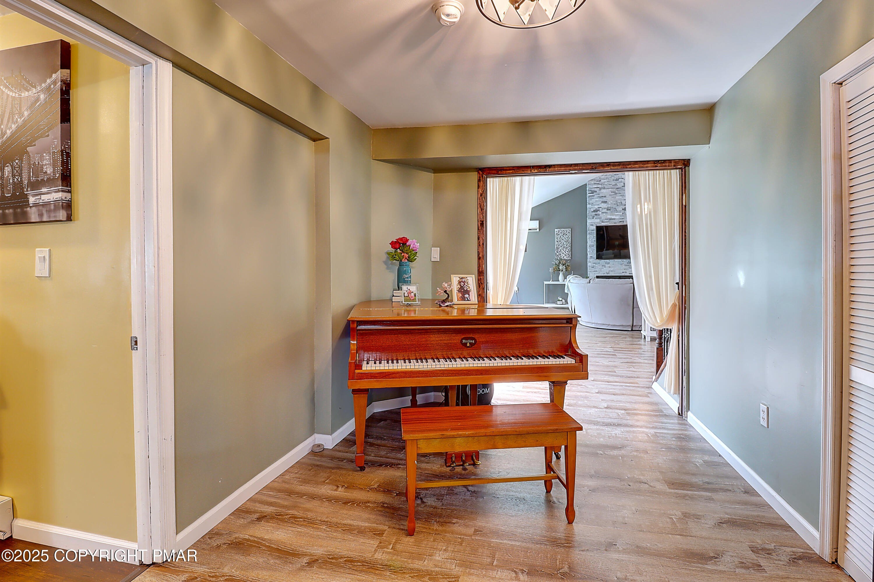 Blakeslee, Pennsylvania, 18610, United States, 4 Bedrooms Bedrooms, ,4 BathroomsBathrooms,Residential,For Sale,1982561