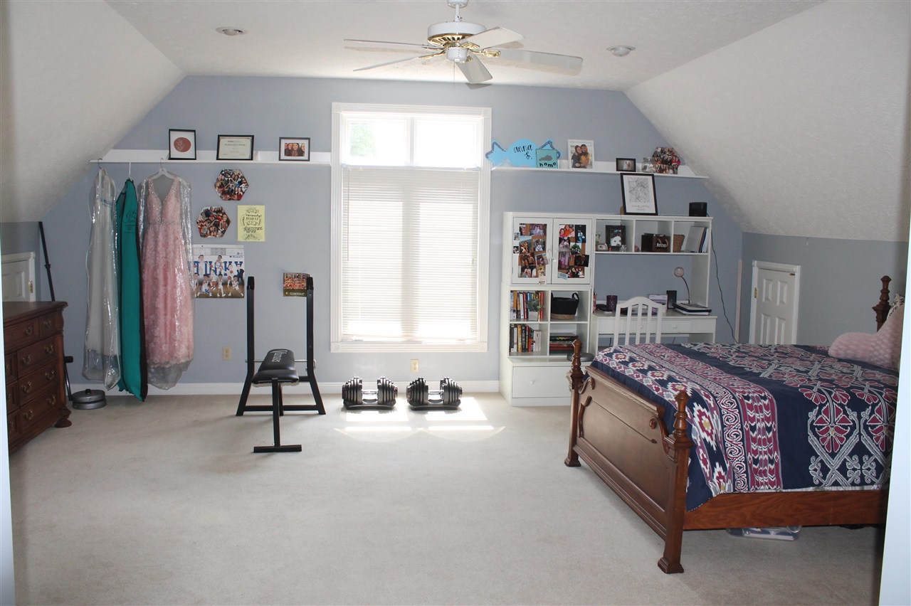 Alvaton, Kentucky, 42122, United States, 5 Bedrooms Bedrooms, ,4 BathroomsBathrooms,Residential,For Sale,1908612