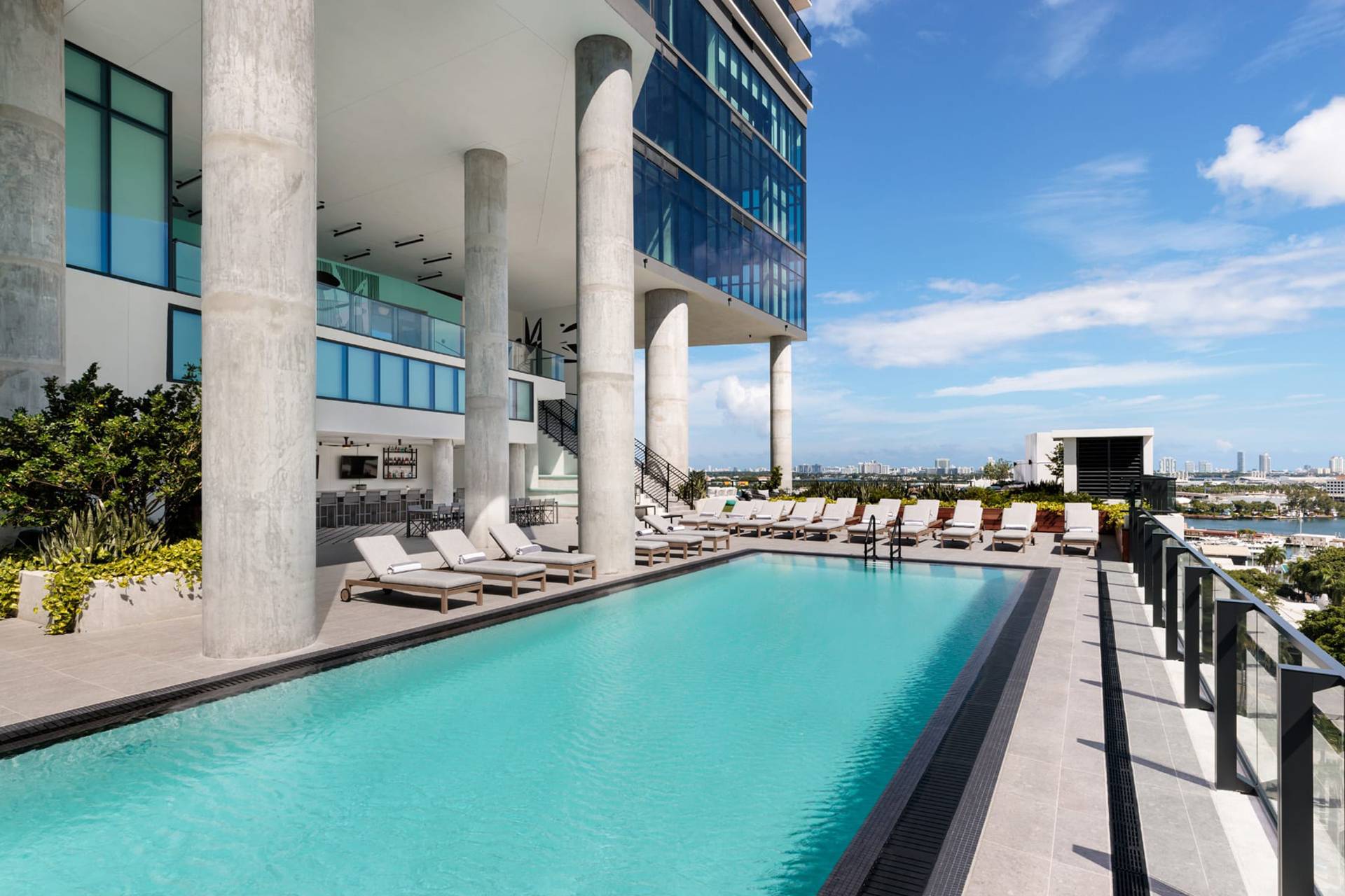  398 NE 5th St, Miami, FL, 33132 - 物件實景
